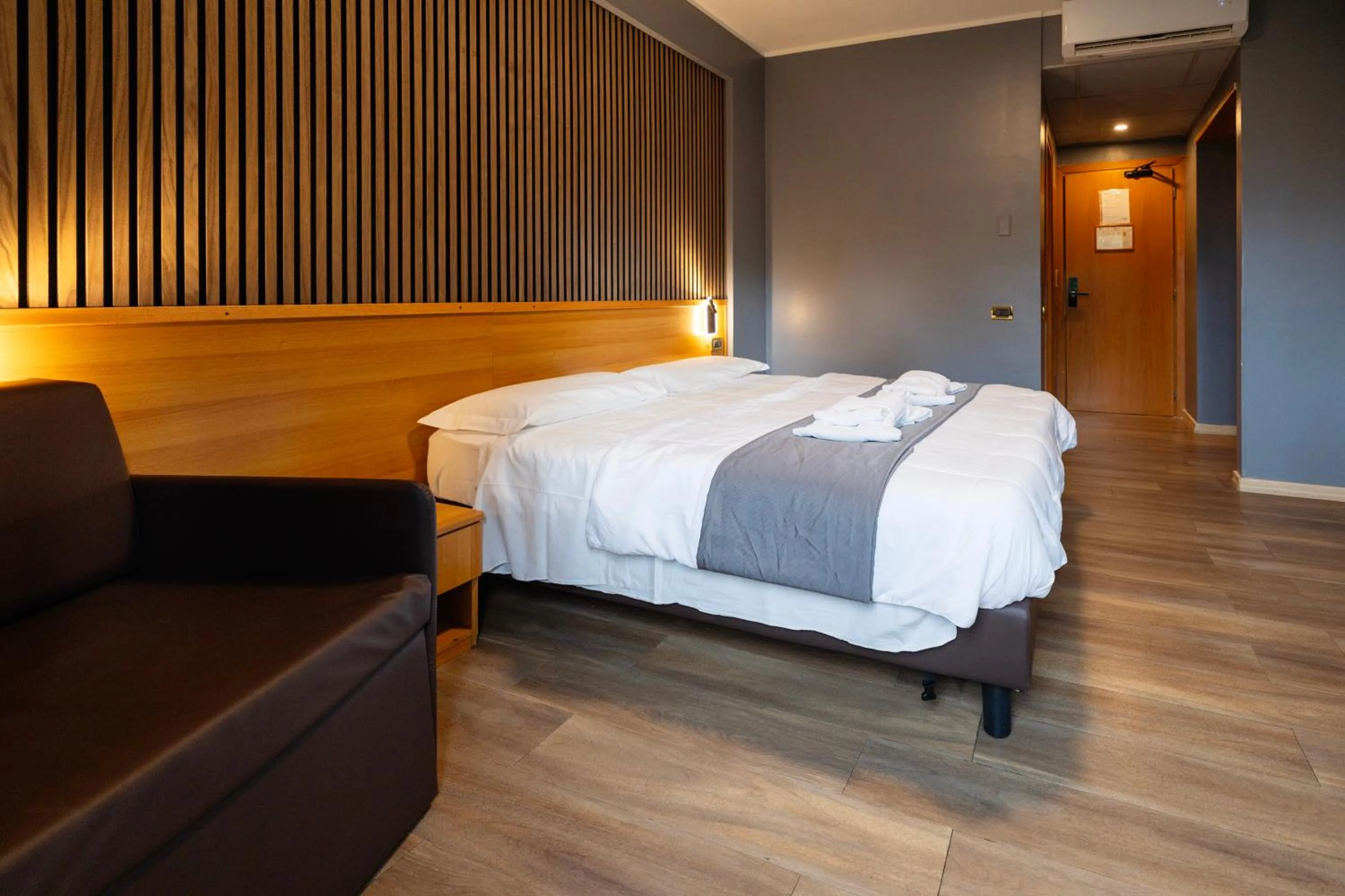 Photo of the whole room, Bed in Scheppers Hotel