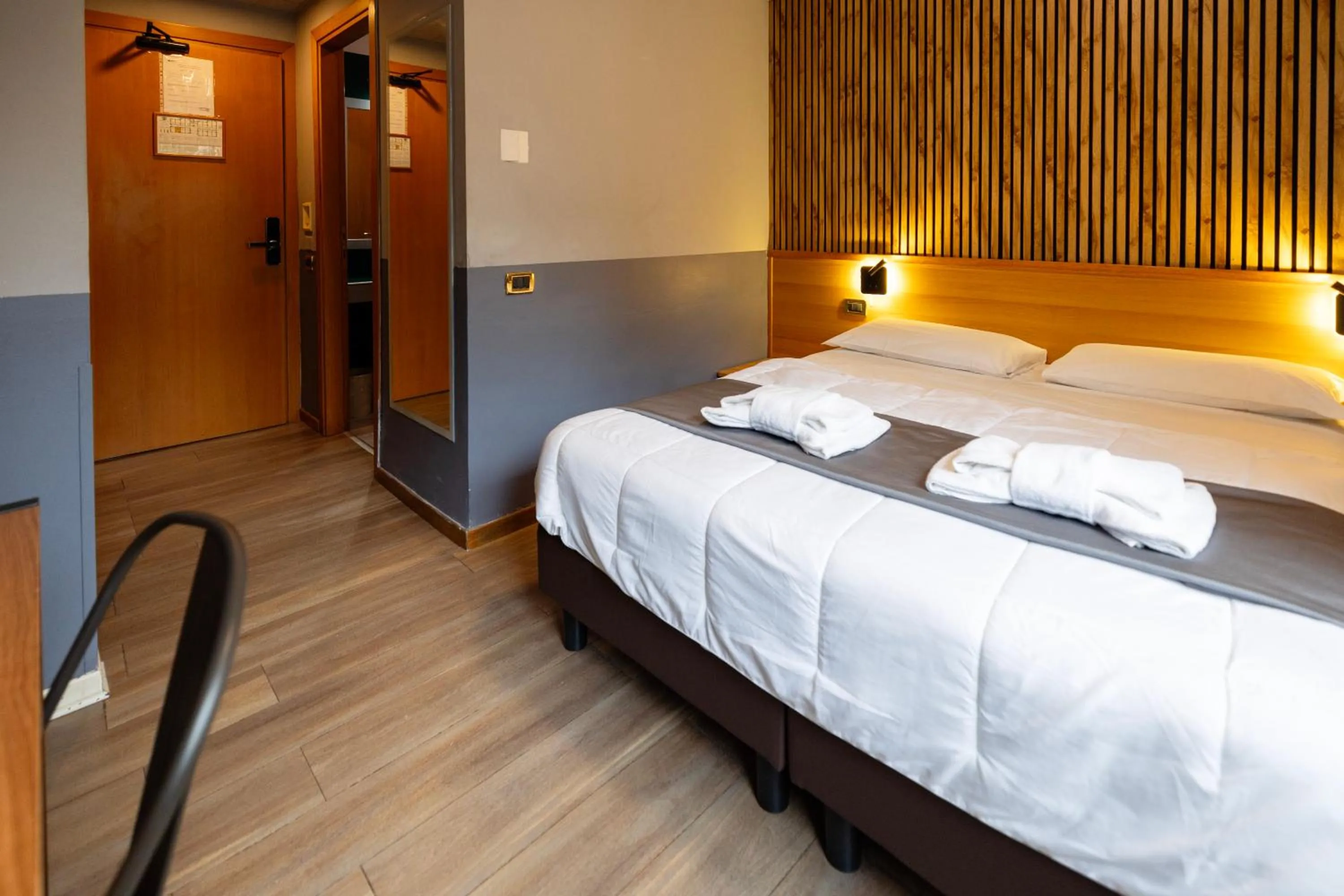 Photo of the whole room, Bed in Scheppers Hotel