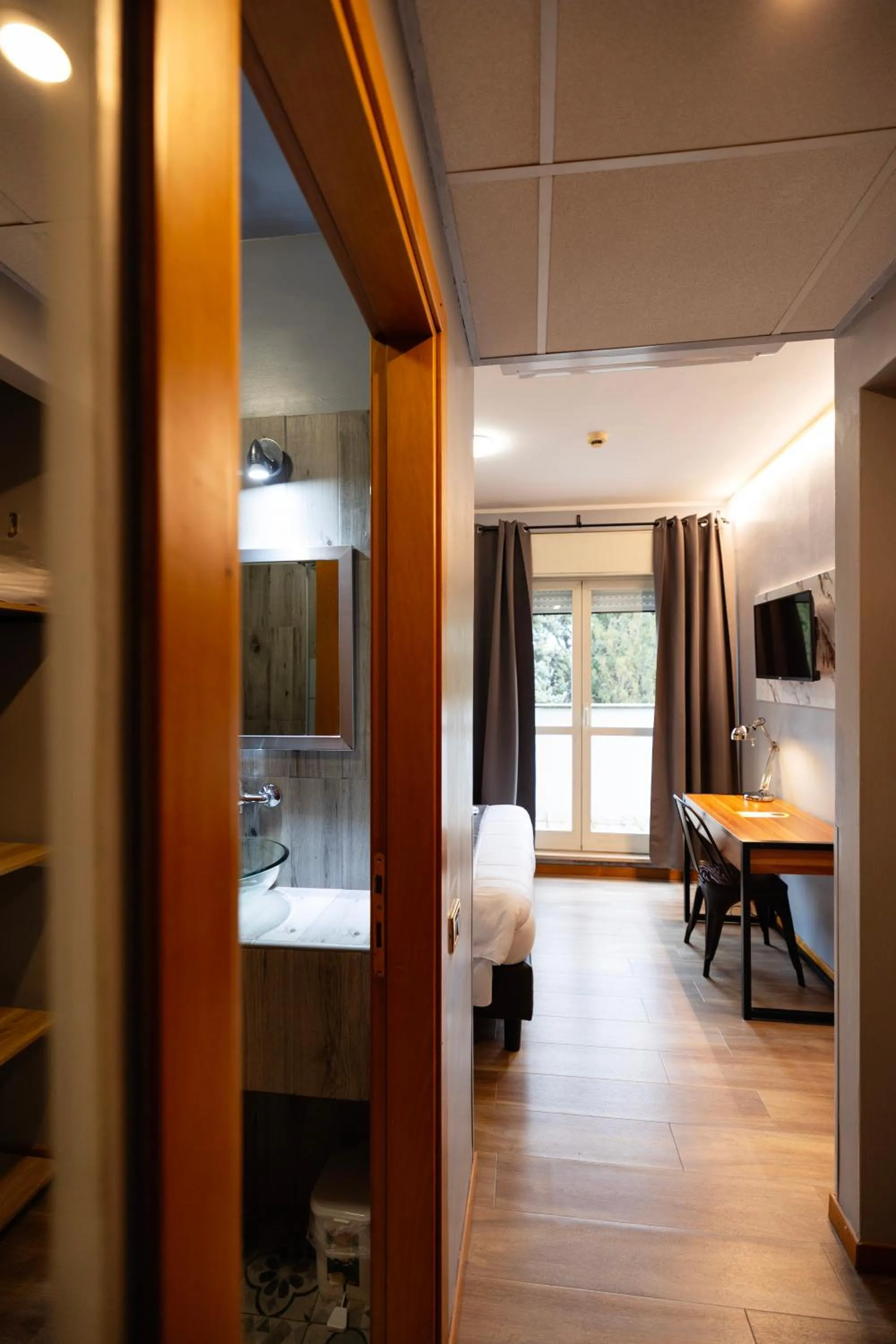 Photo of the whole room, Bed in Scheppers Hotel