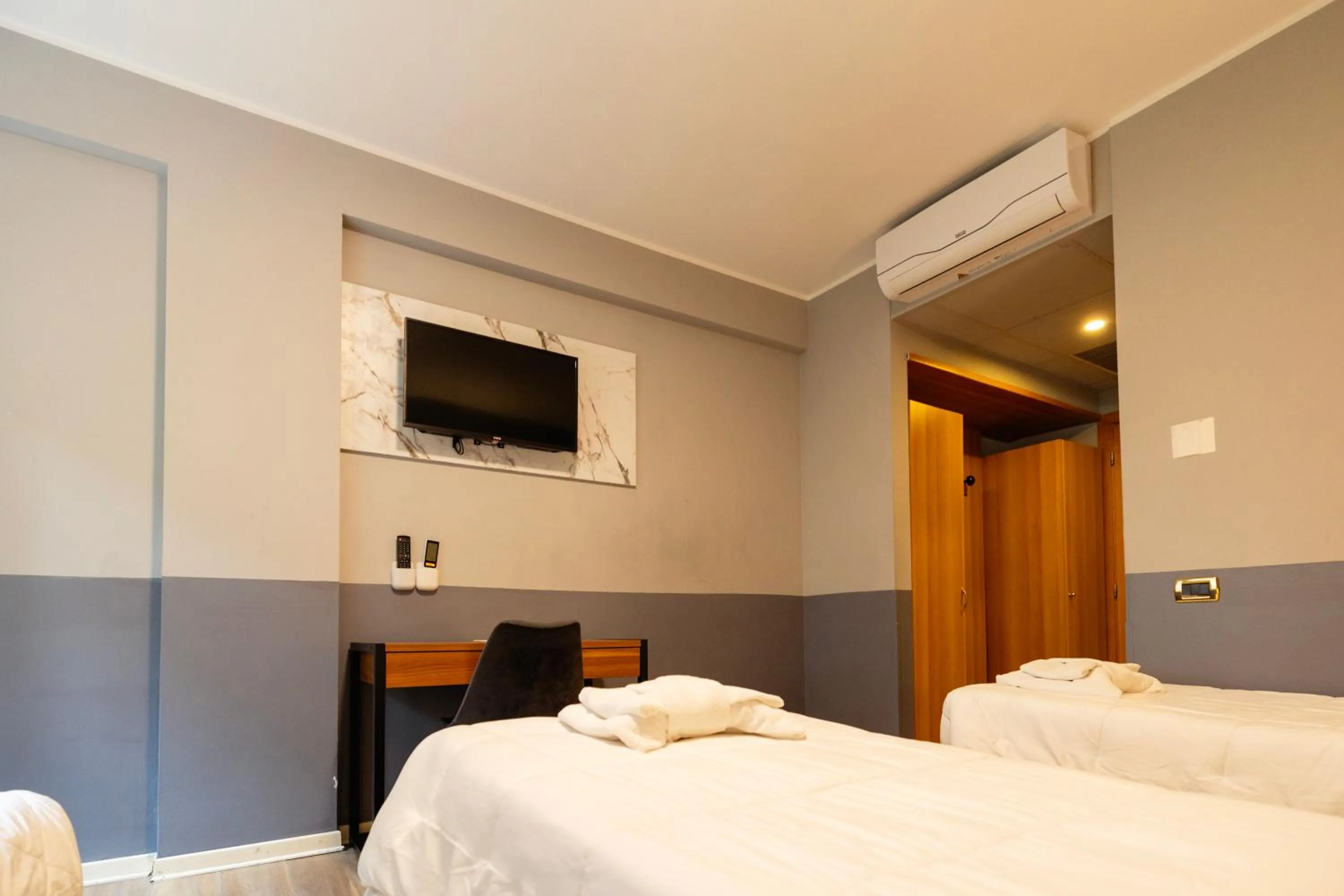 TV and multimedia, Bed in Scheppers Hotel