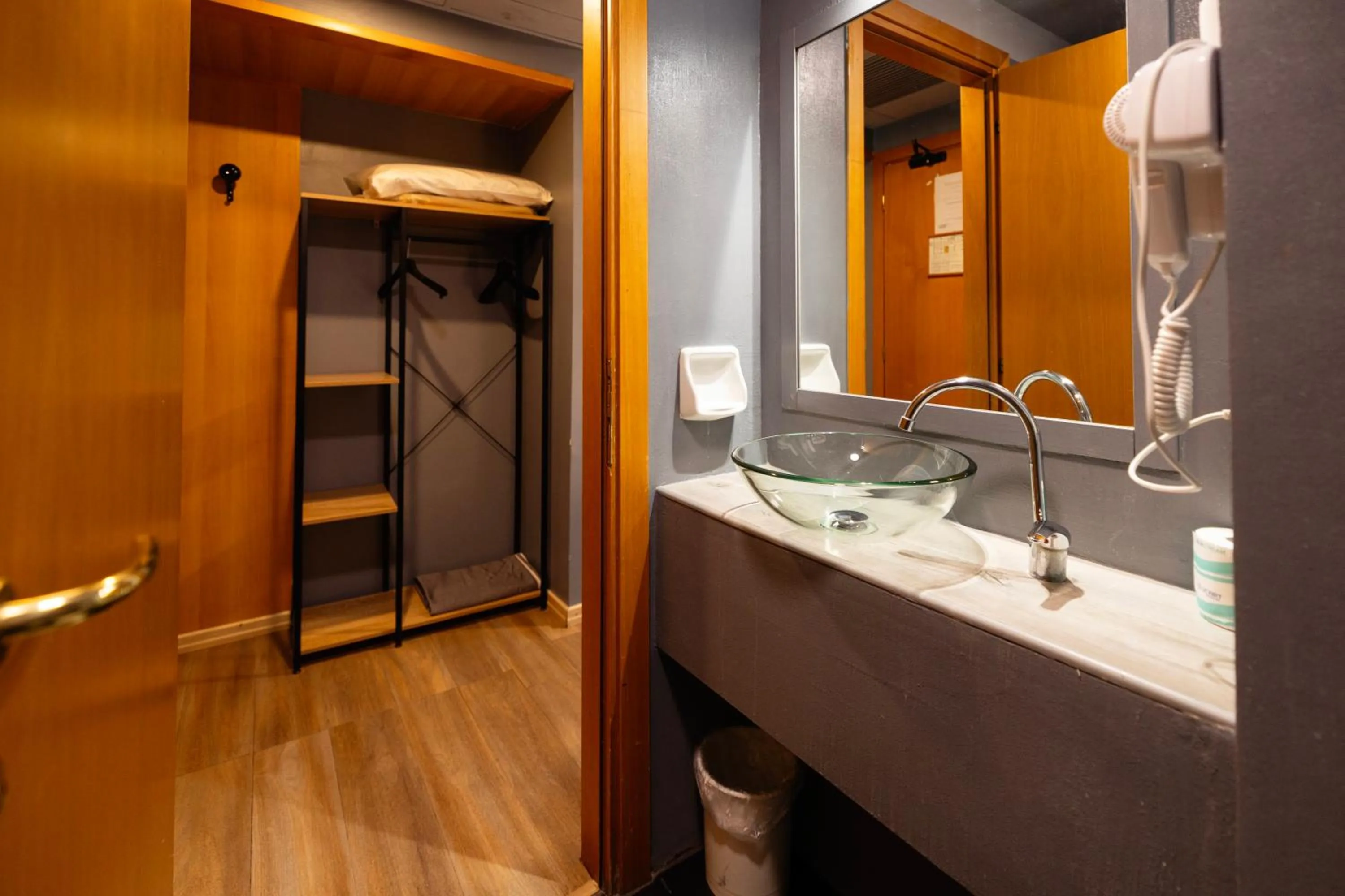 Bathroom in Scheppers Hotel