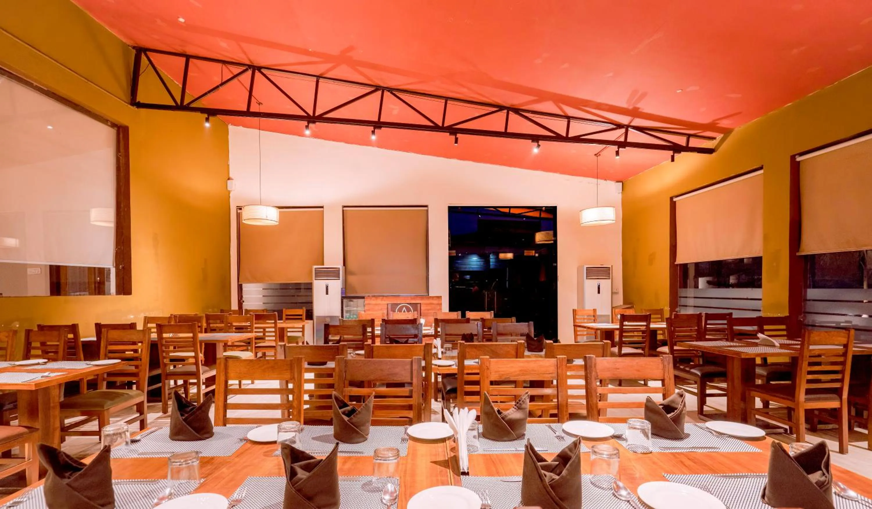Restaurant/places to eat in The Tattwaa Corbett Spa and Resort
