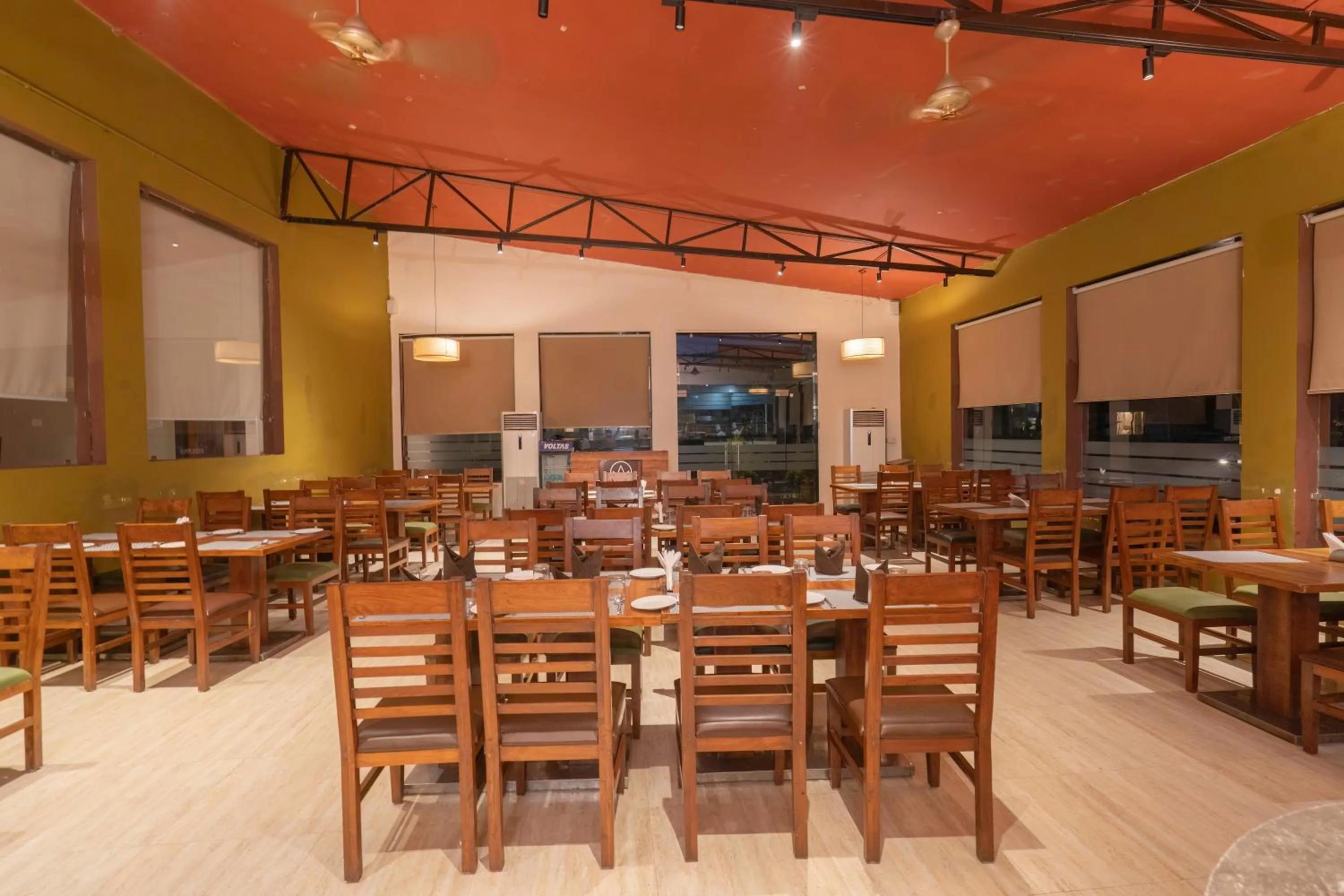 Restaurant/places to eat in The Tattwaa Corbett Spa and Resort