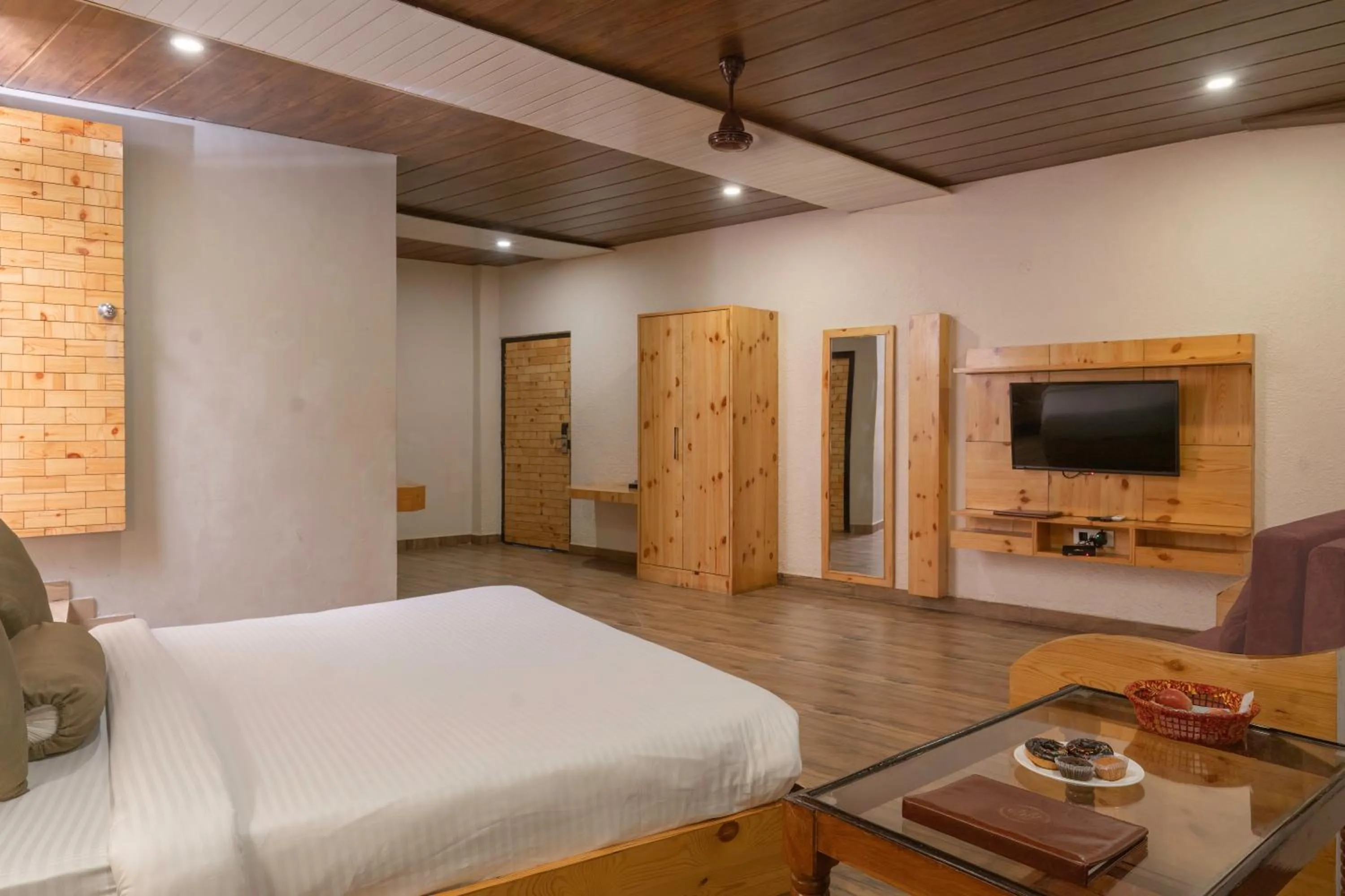 Photo of the whole room, Bed in The Tattwaa Corbett Spa and Resort