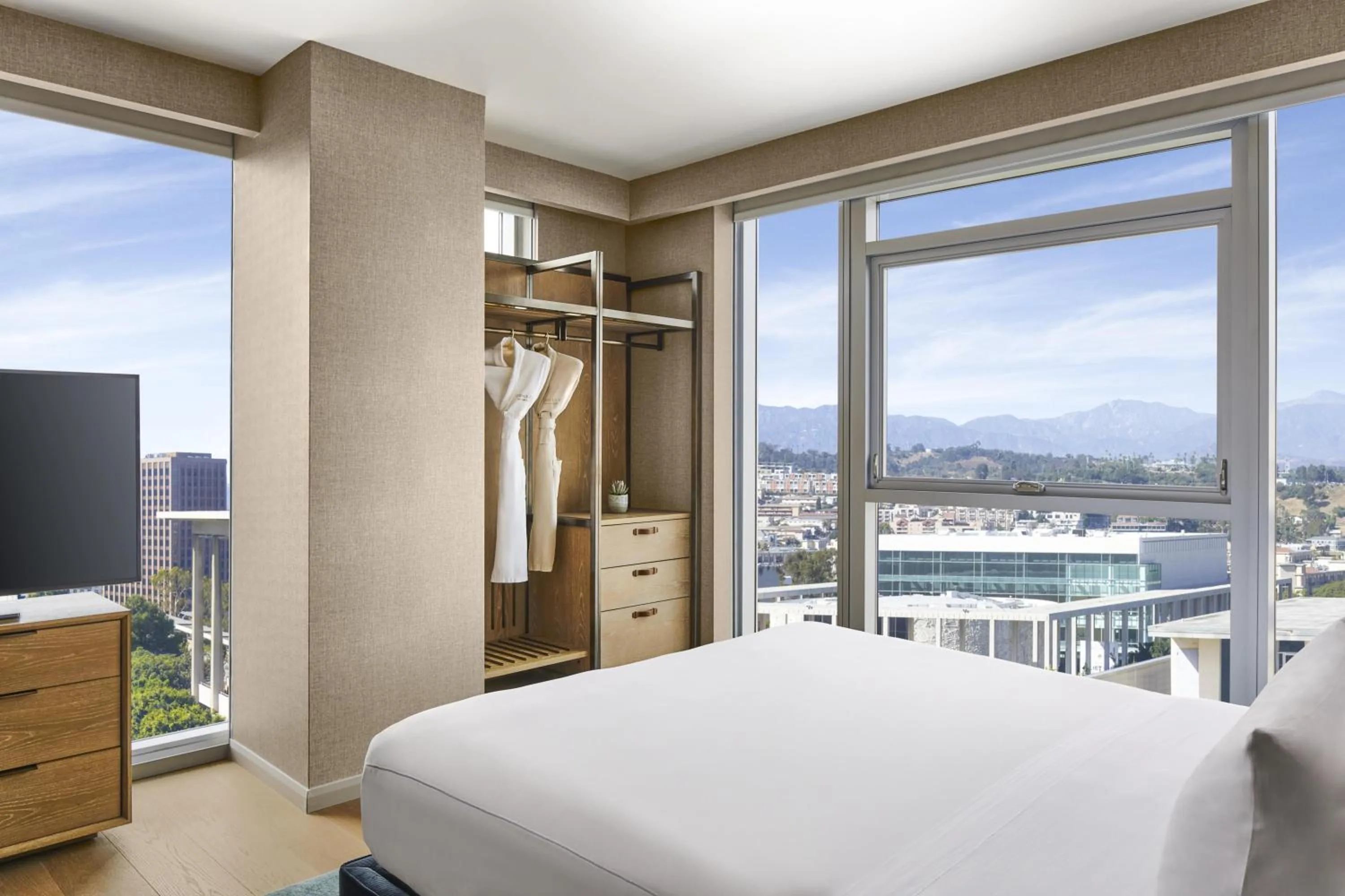 View (from property/room), Bed in Conrad Los Angeles