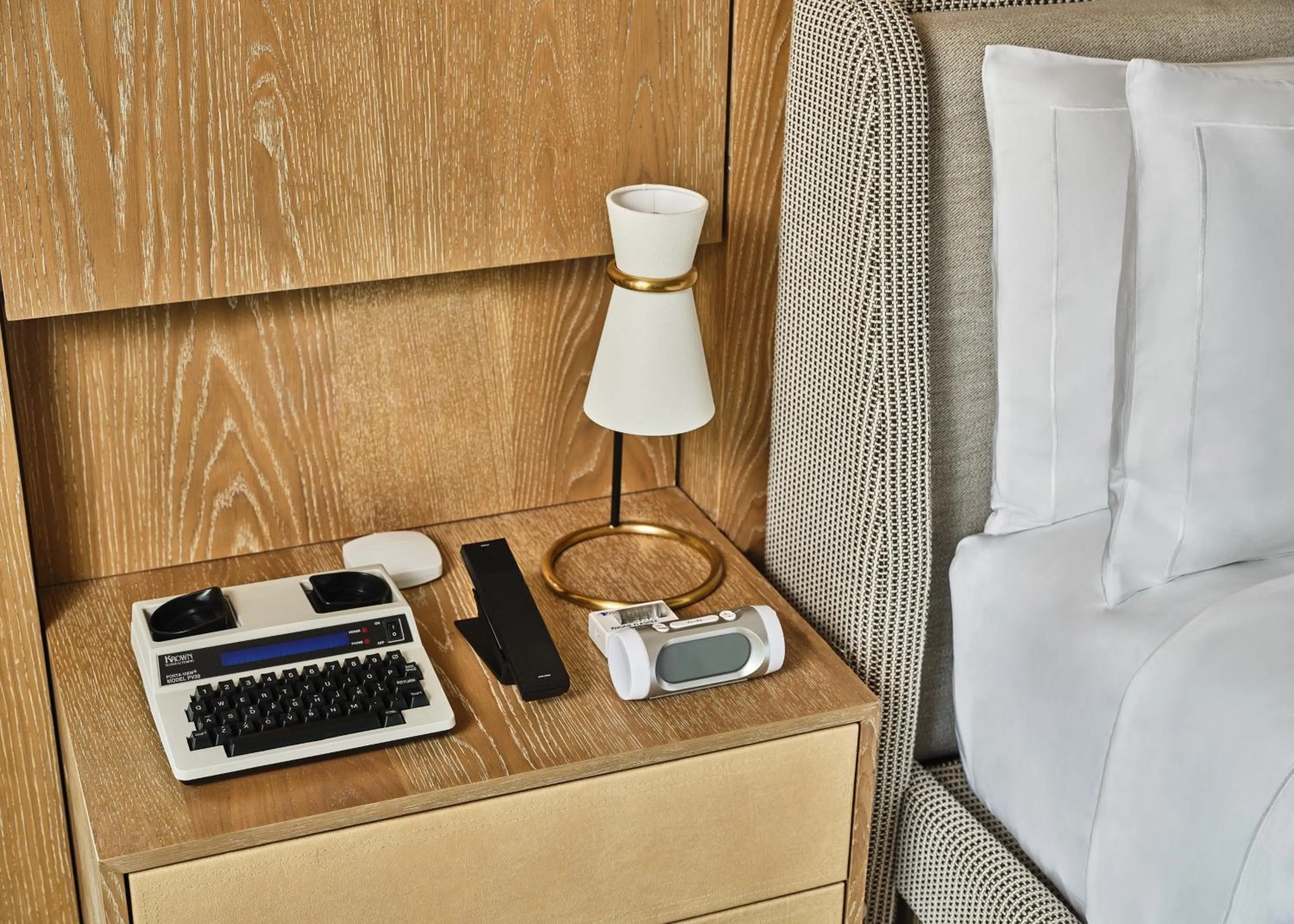 acessibility, Bed in Conrad Los Angeles