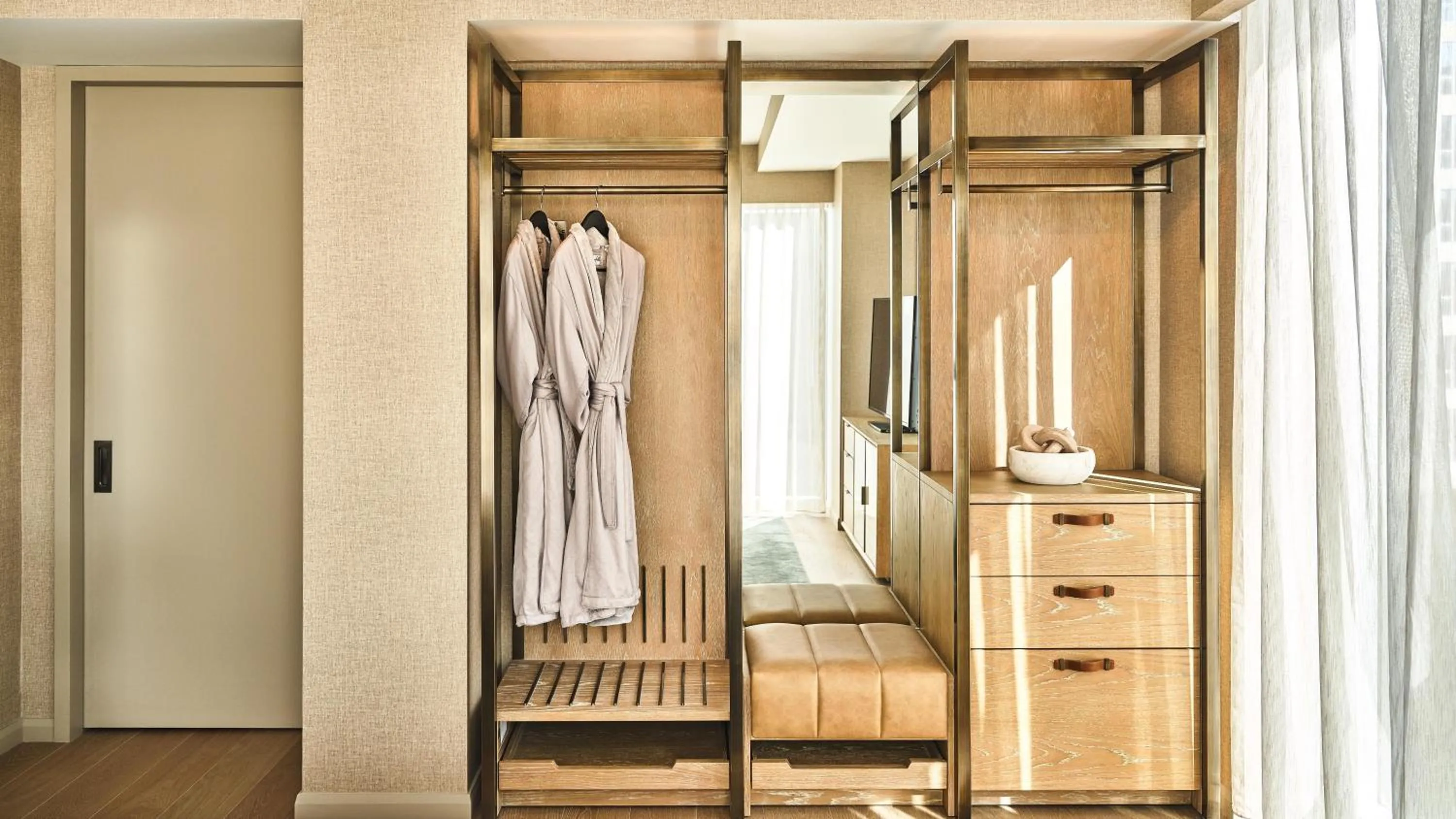 Photo of the whole room, Bed in Conrad Los Angeles