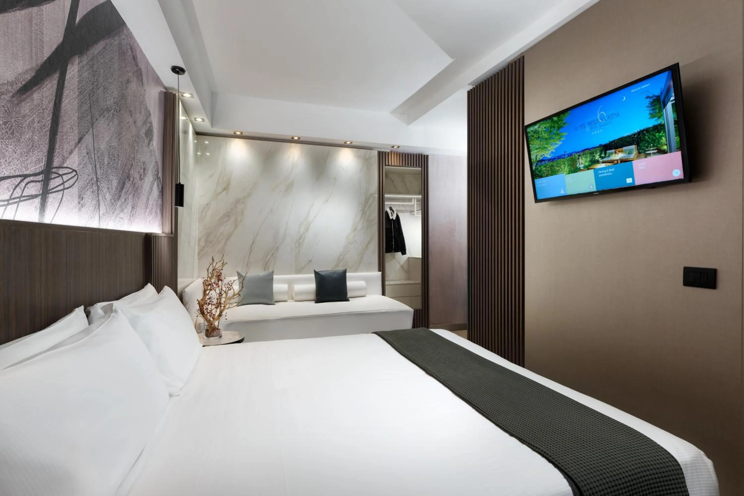 Bed in Hotel Metropolitan