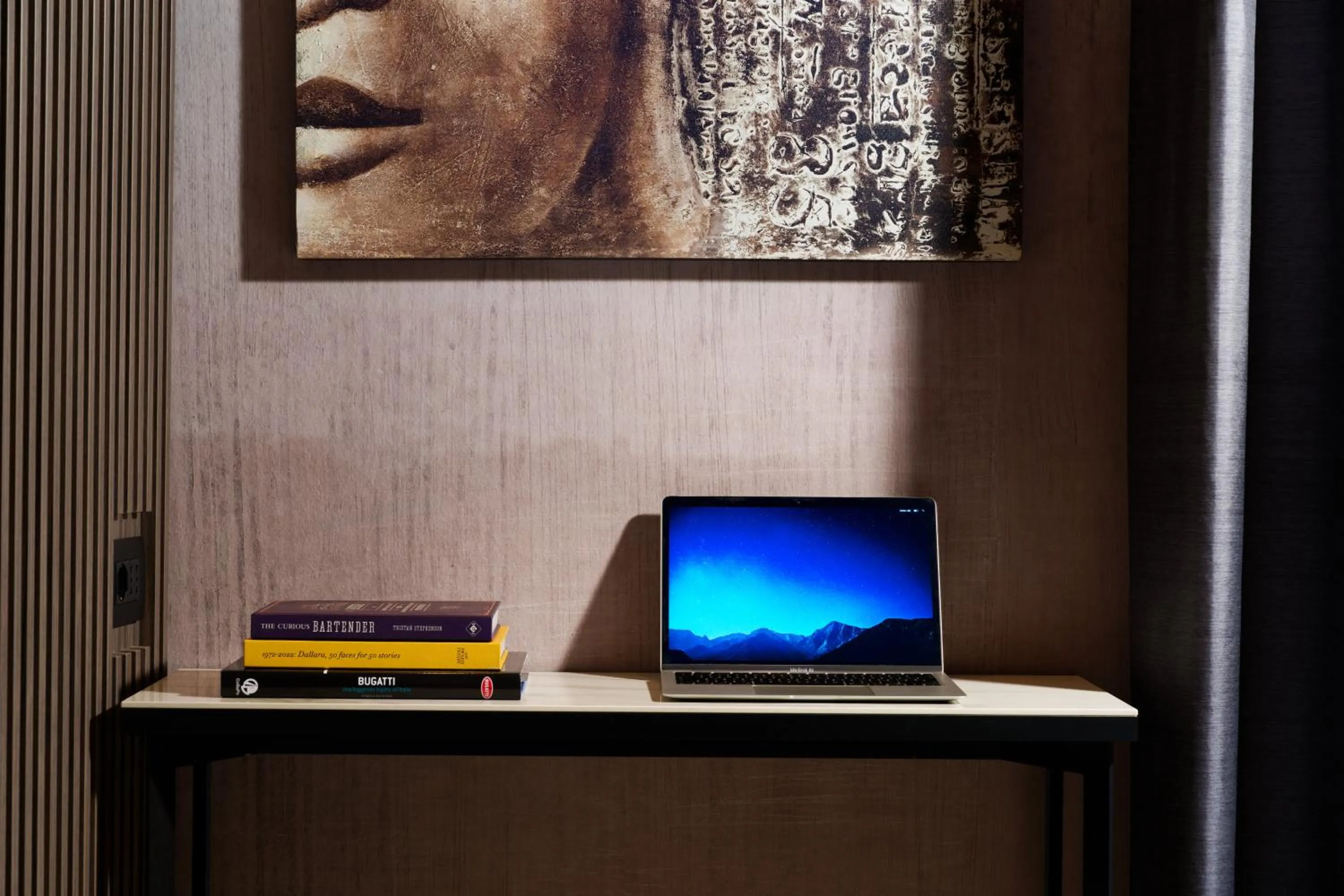 Decorative detail in Hotel Metropolitan