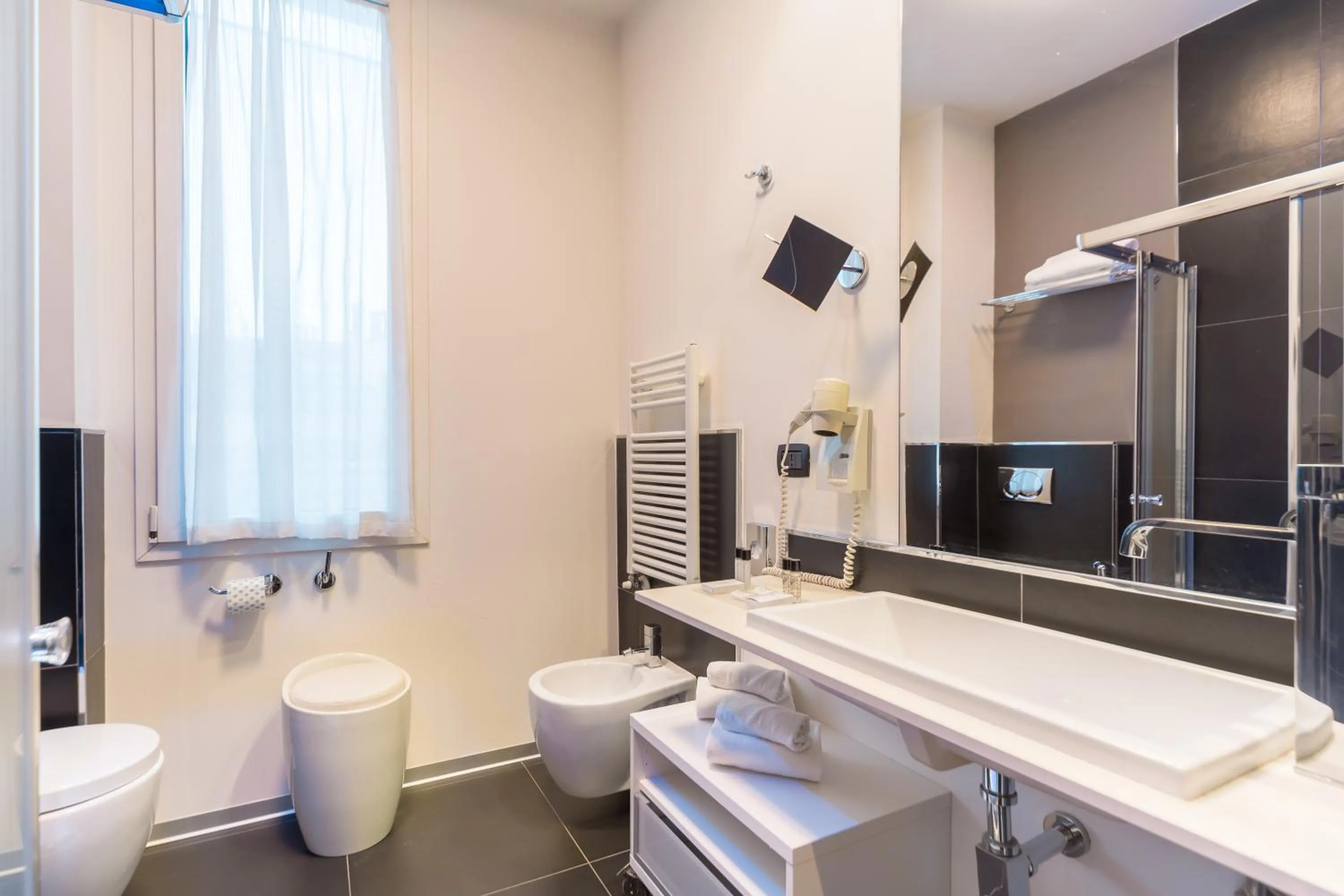 Shower in Hotel Metropolitan