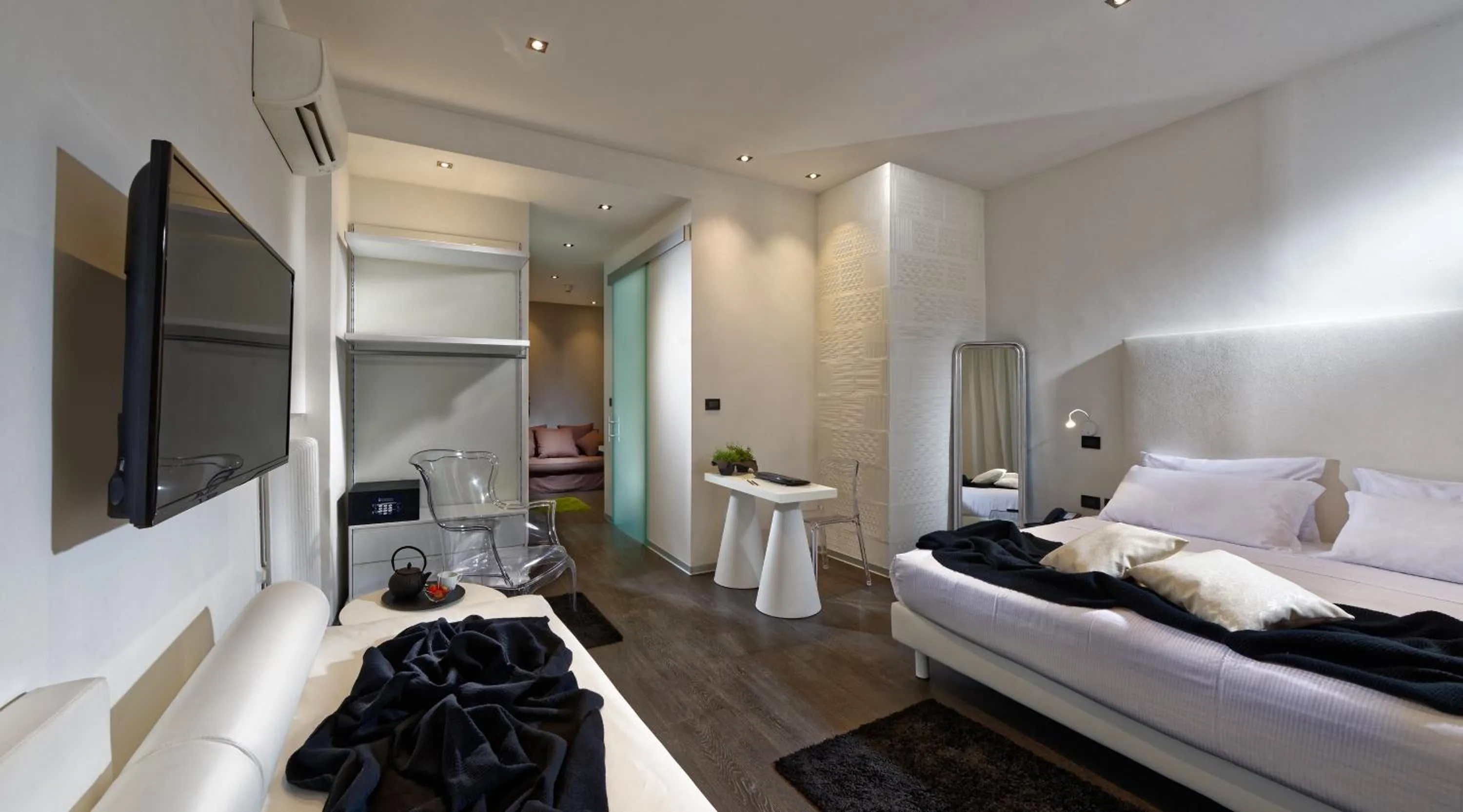 Photo of the whole room, Bed in Hotel Metropolitan