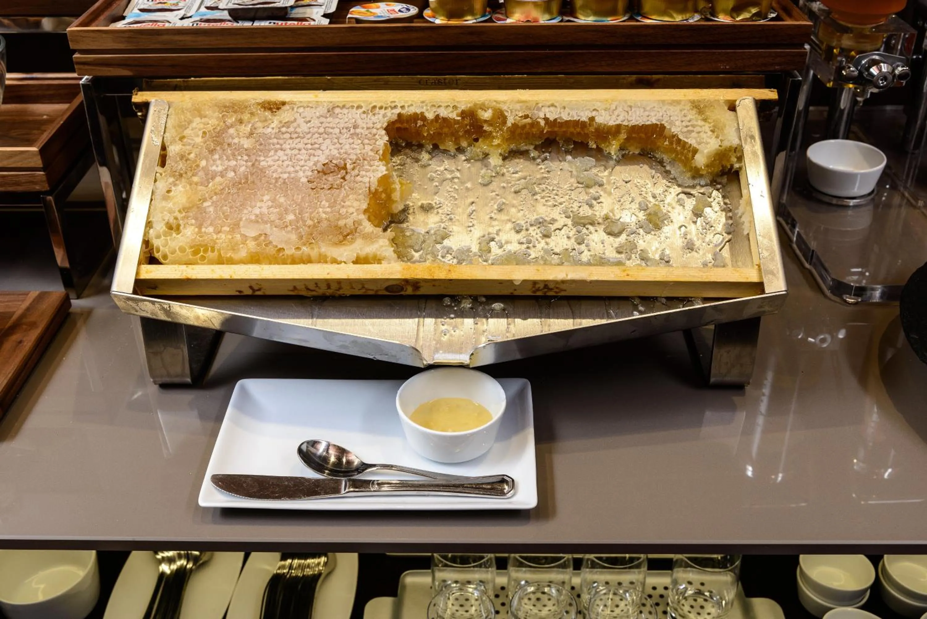 Food and drinks in Hotel Metropolitan