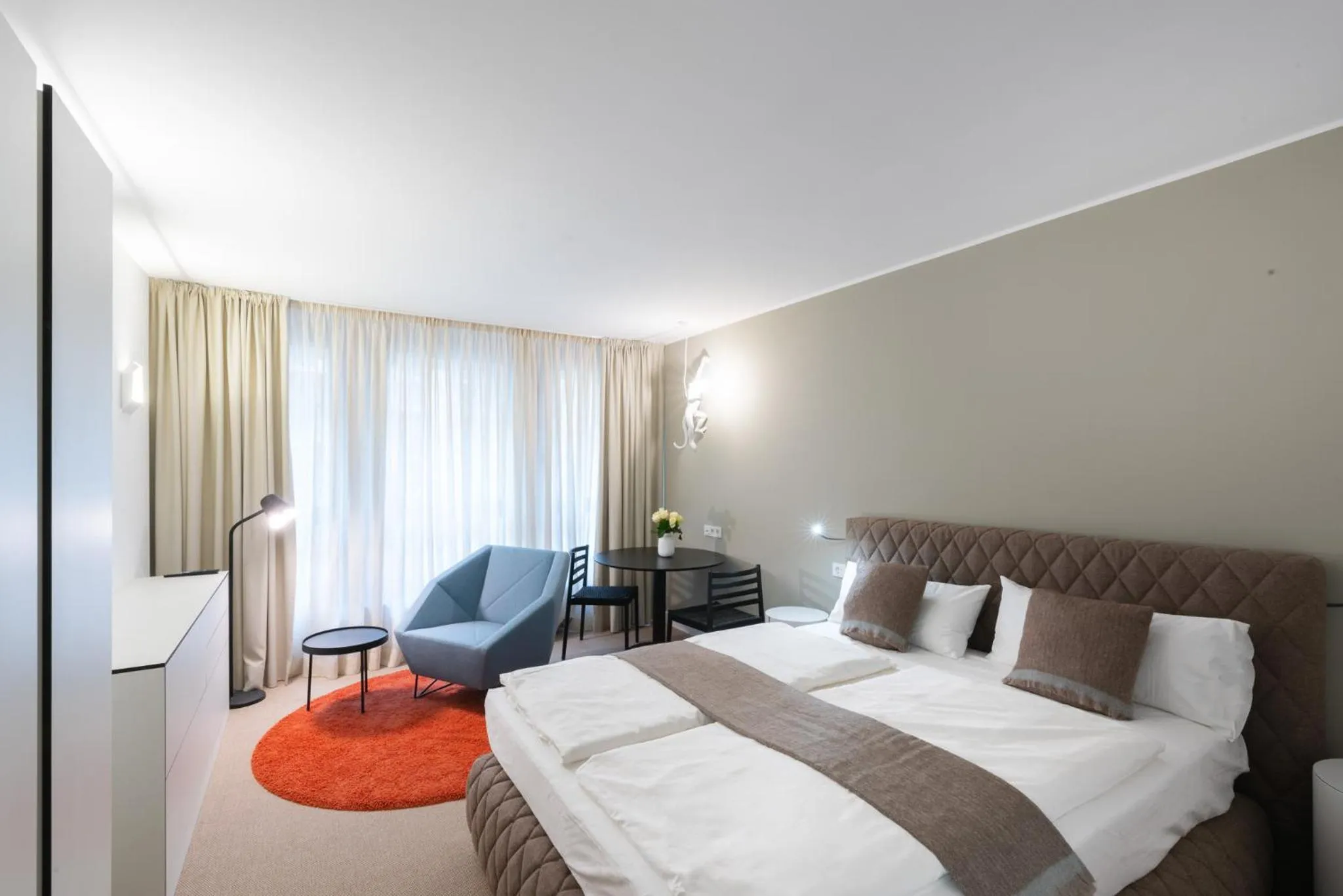 Photo of the whole room, Bed in Studiohouse Frankfurt