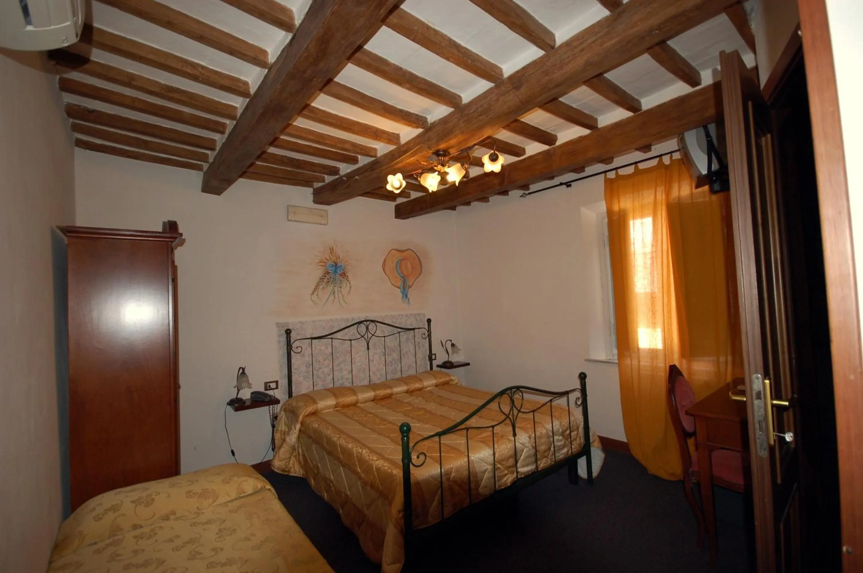 Bed in Hotel Leonardo