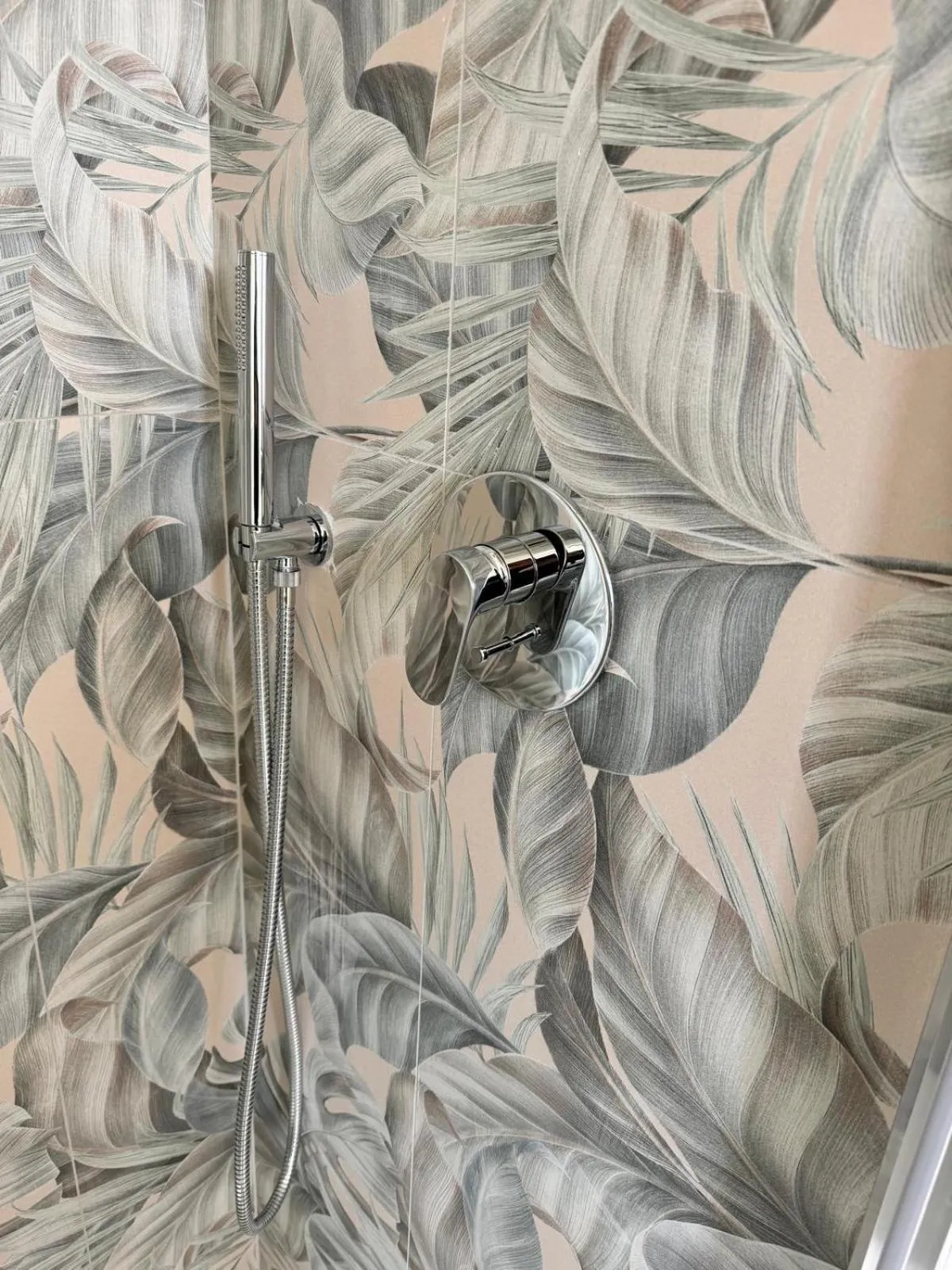 Shower in Hotel Corallo