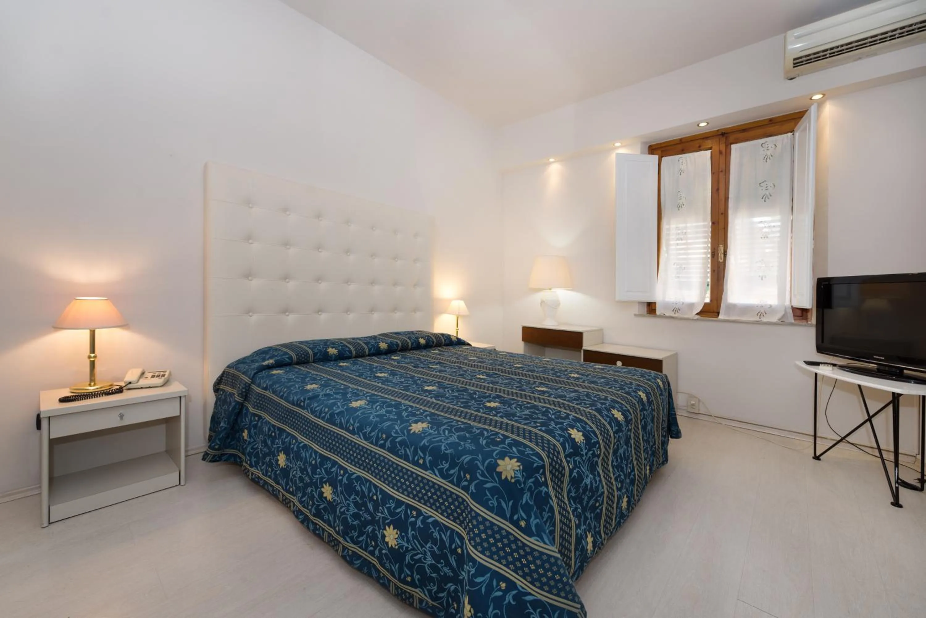 Bedroom, Bed in Hotel Corallo