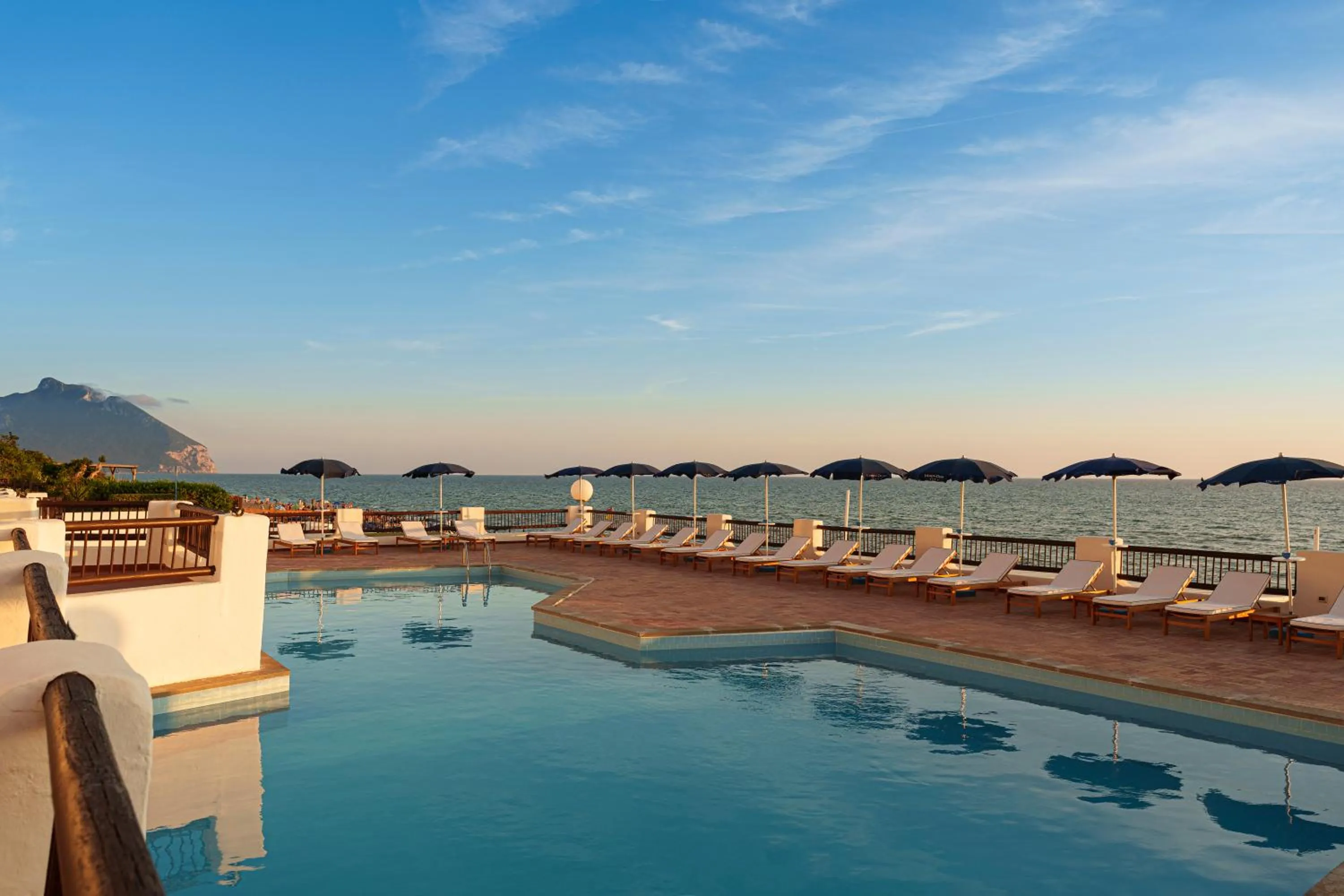 Pool view in Hotel Le Dune