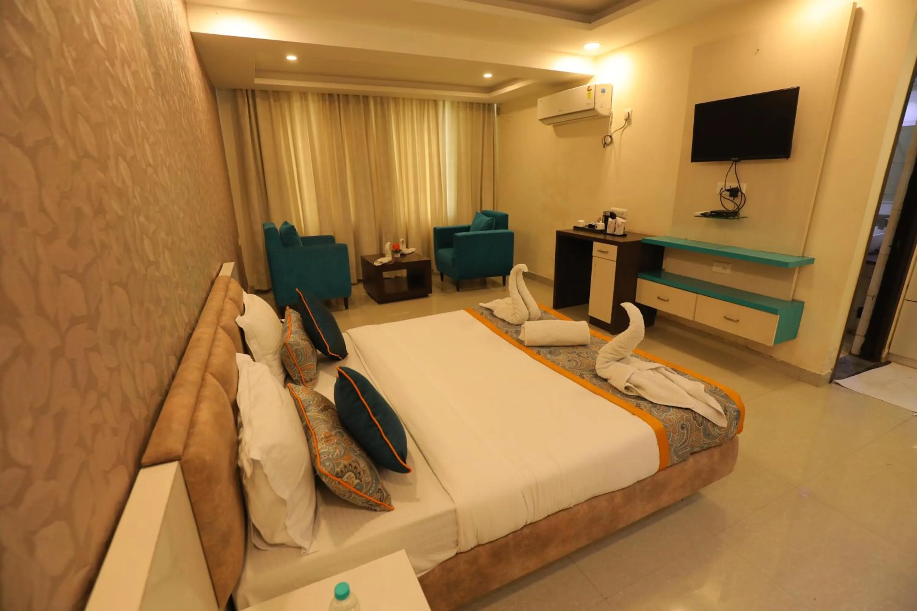 Photo of the whole room, Bed in Meera Madhav Resort