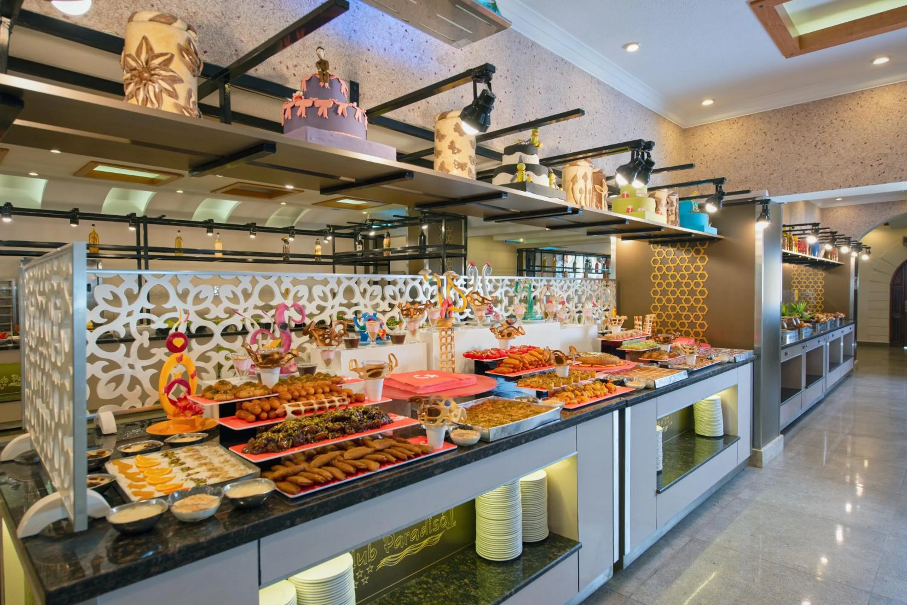 Food and drinks in Club Paradiso Hotel