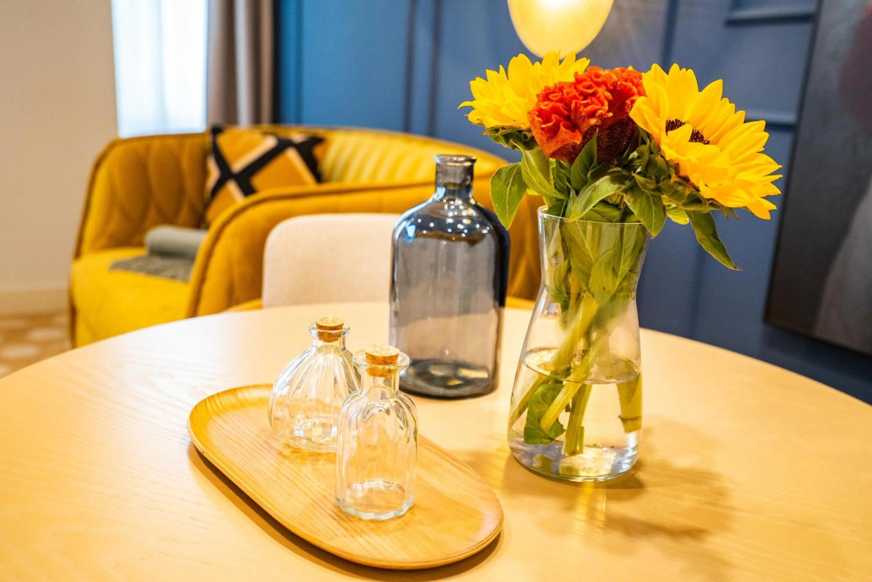 Dining area in SmartRental Collection Gran Vía Capital