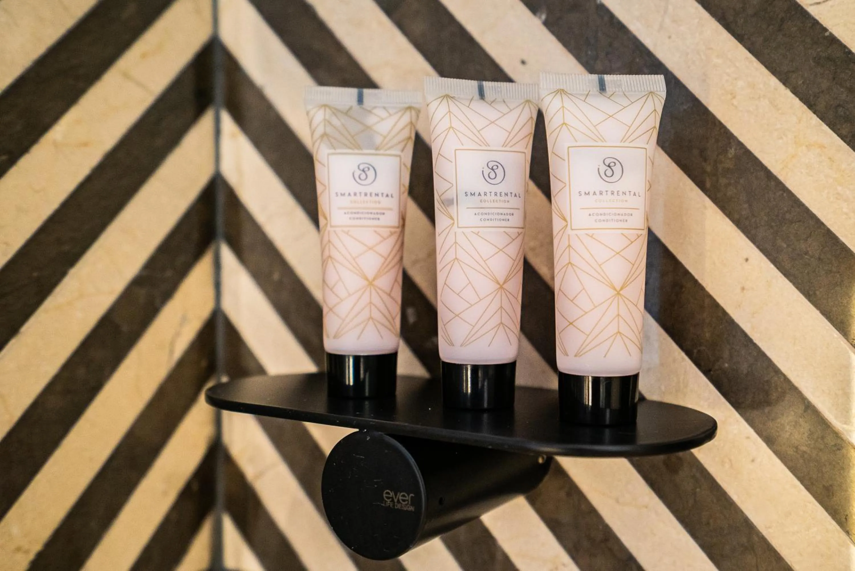 Bathroom in SmartRental Collection Gran Vía Capital