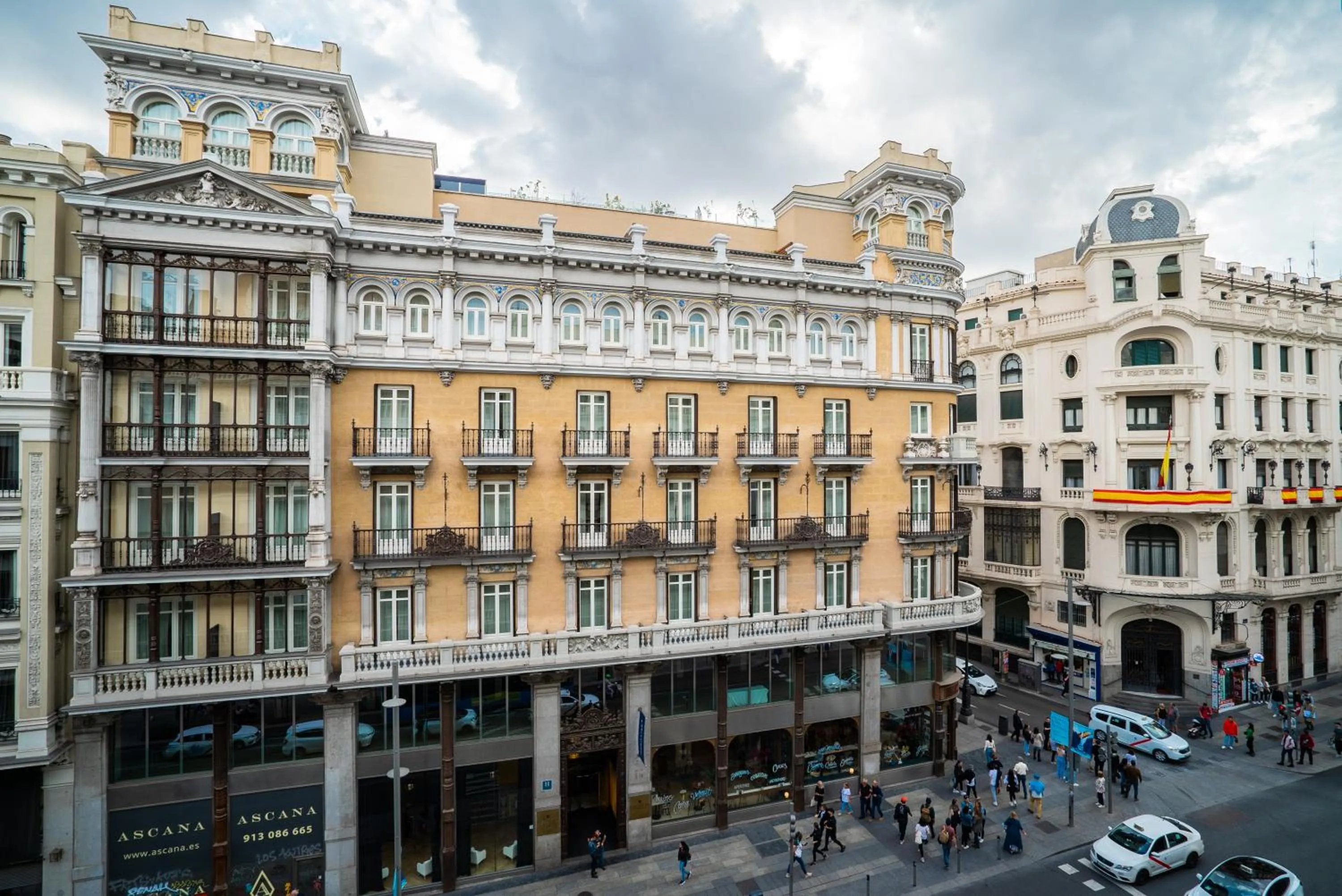 Property building in SmartRental Collection Gran Vía Capital