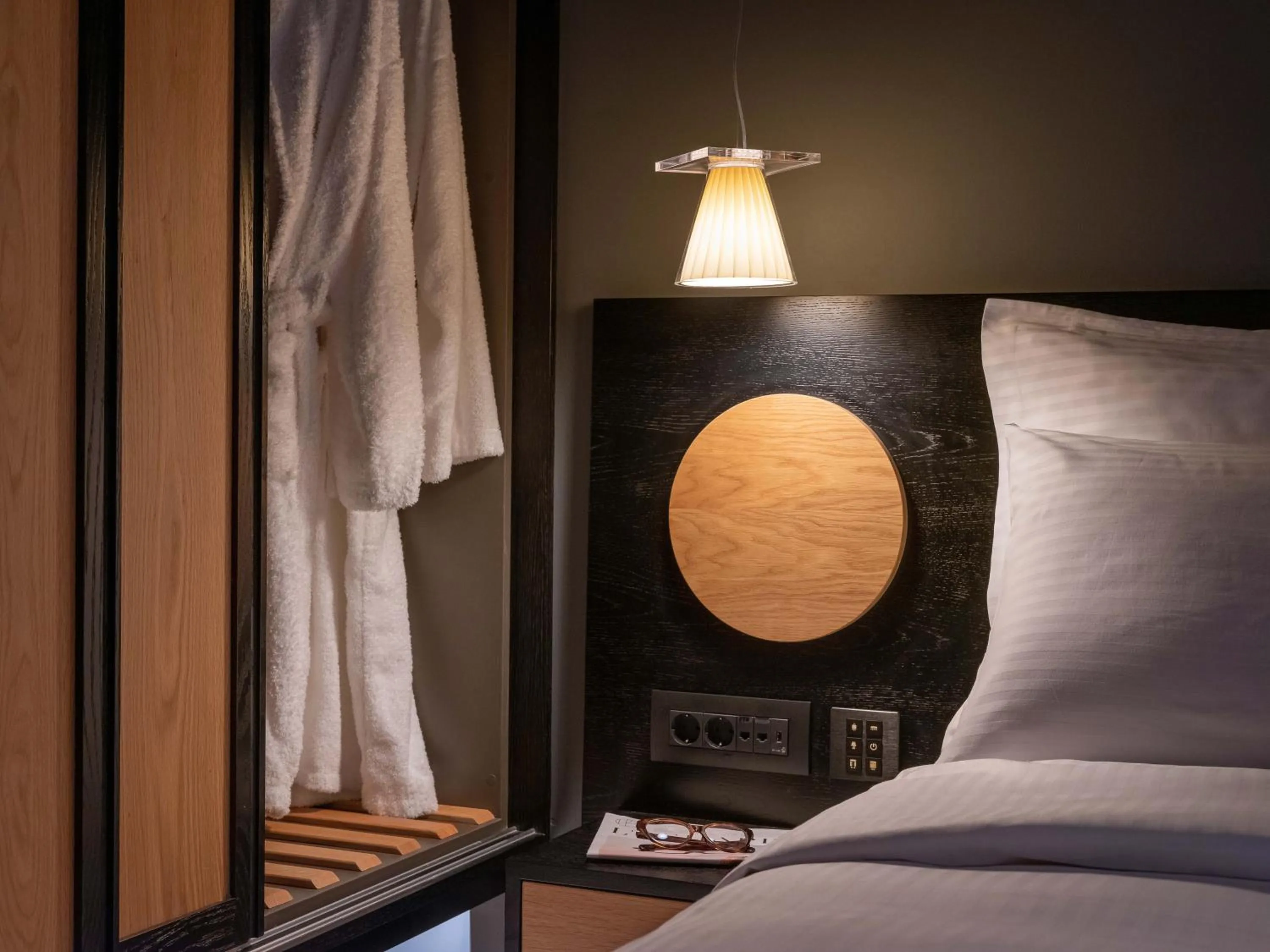 Bed in 3 Pines Design Living