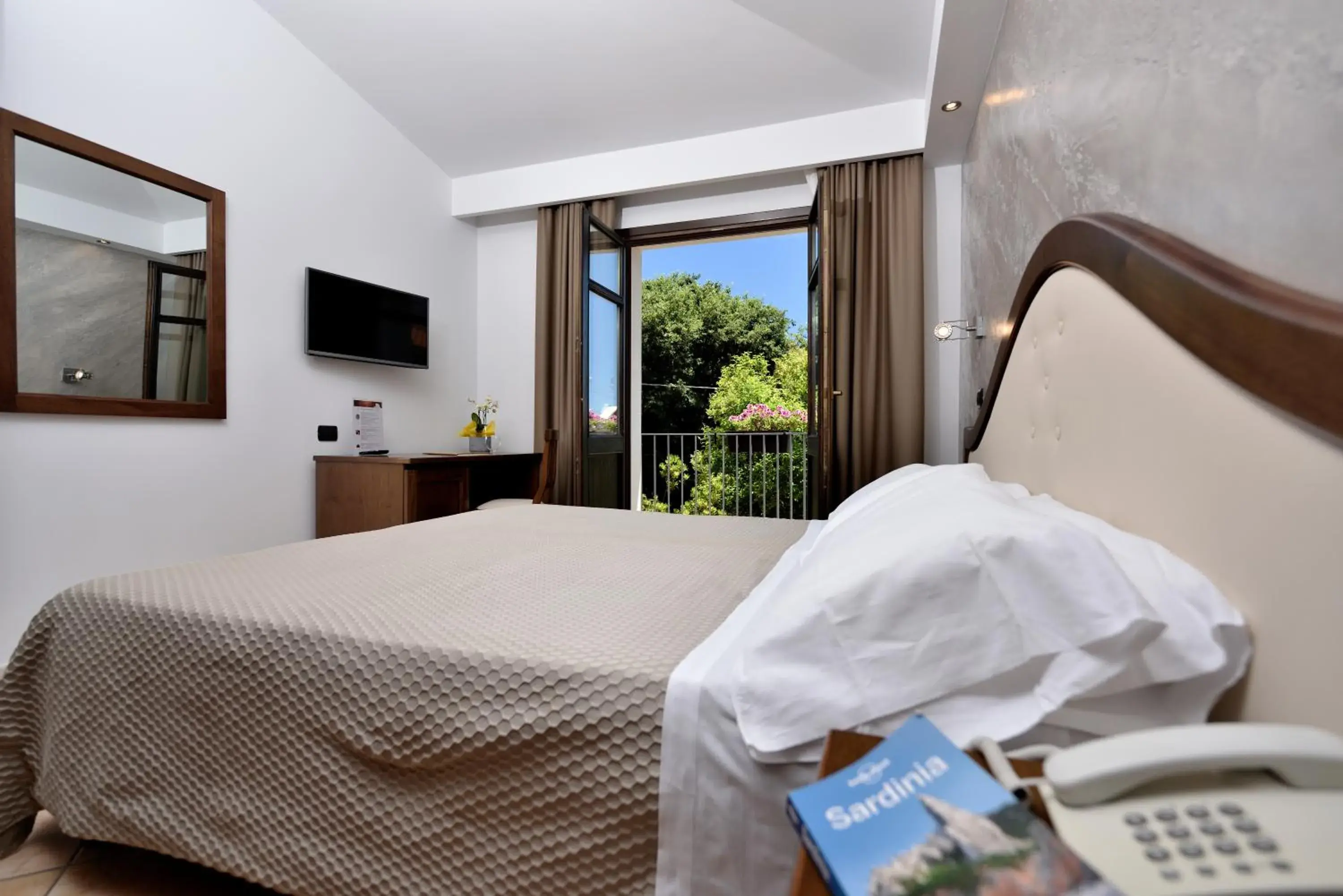 Double or Twin Room with Balcony in Hotel Nicoletta Double or Twin Room with Balcony in Hotel Nicoletta