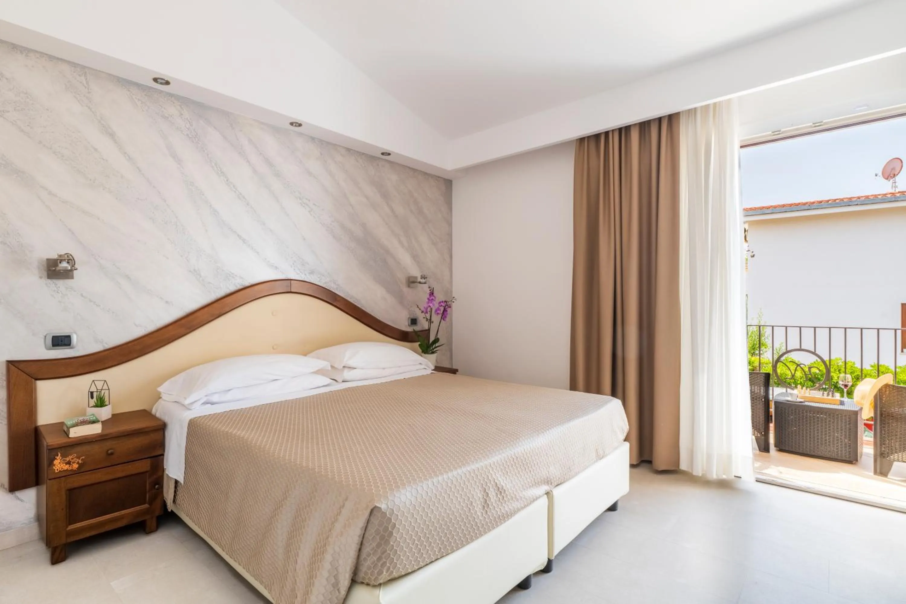 Balcony/Terrace, Bed in Hotel Nicoletta