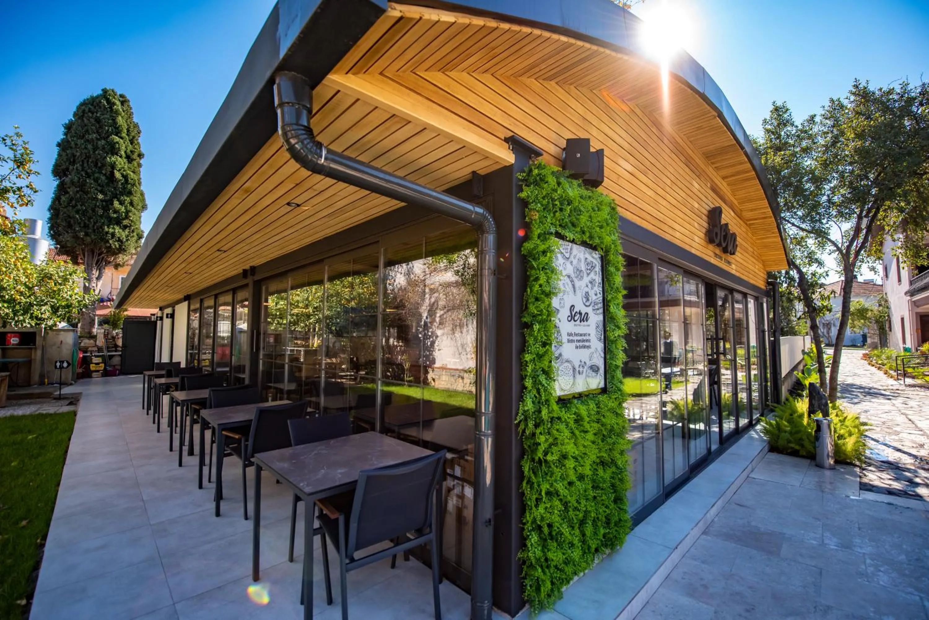 Restaurant/places to eat in Vira Suites Hotel