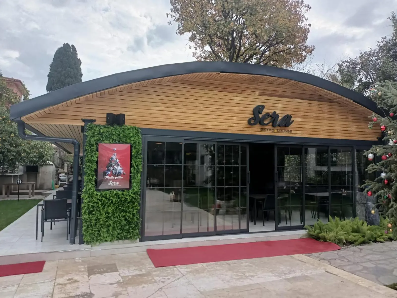 Restaurant/places to eat in Vira Suites Hotel