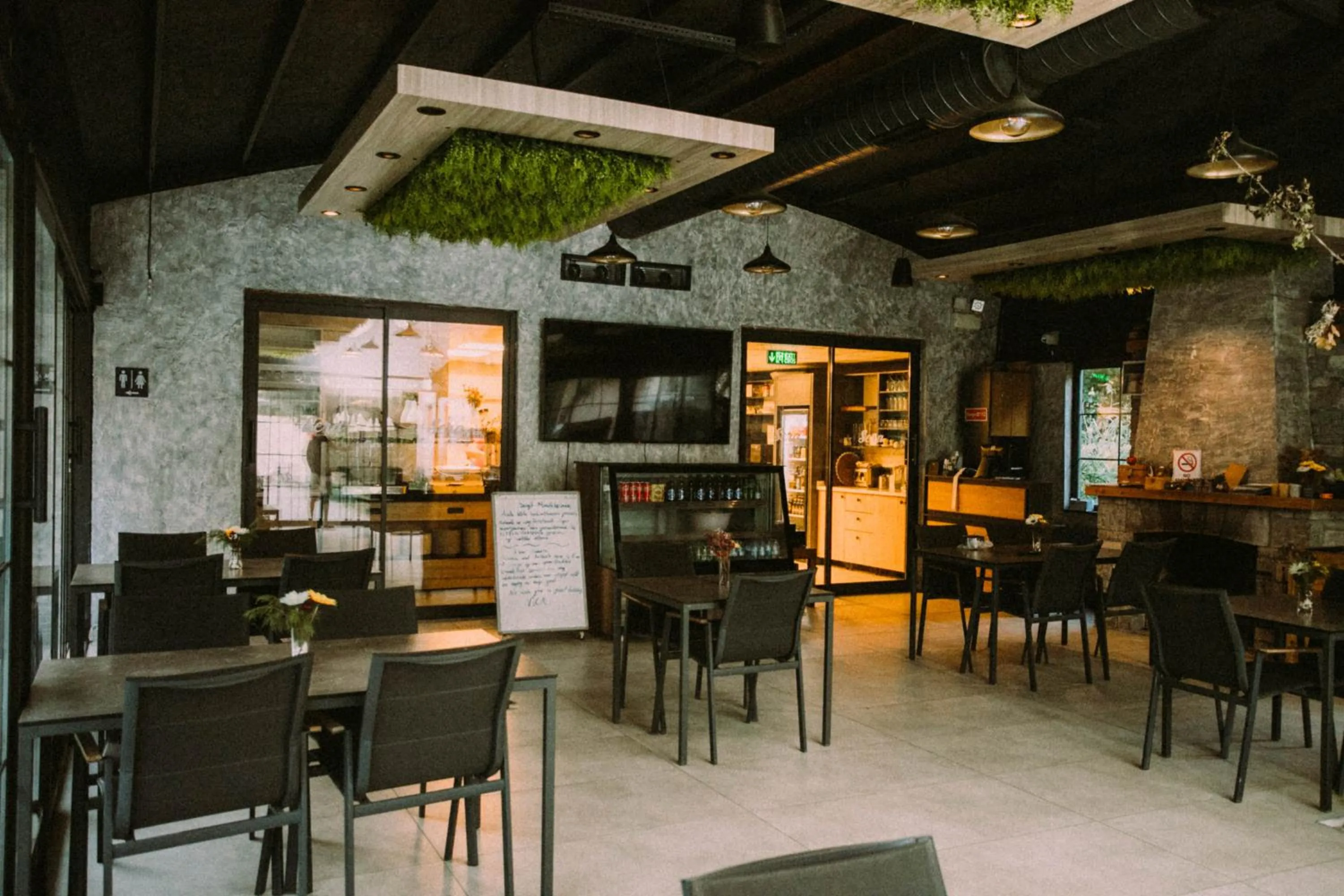 Restaurant/places to eat in Vira Suites Hotel