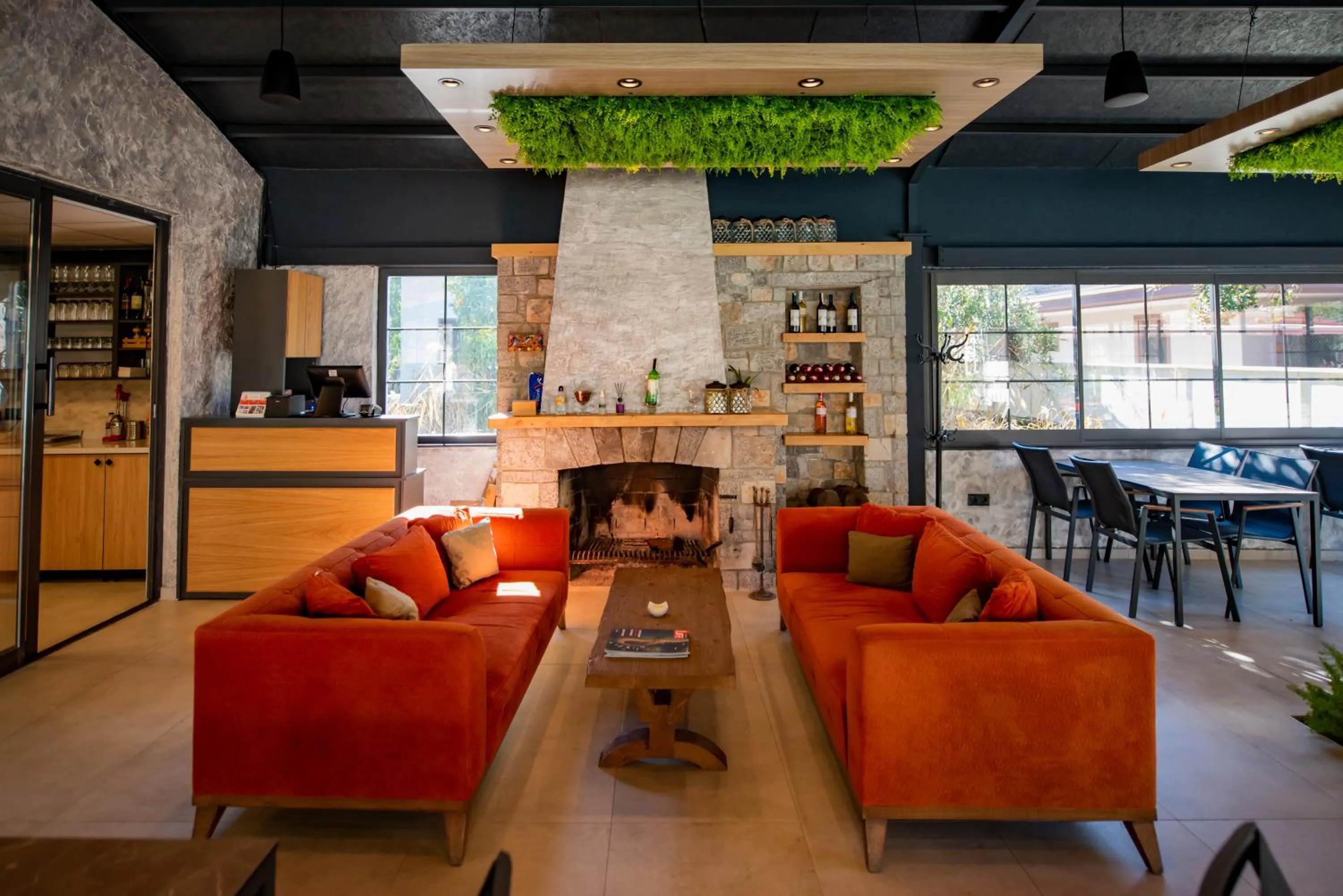 Restaurant/places to eat in Vira Suites Hotel