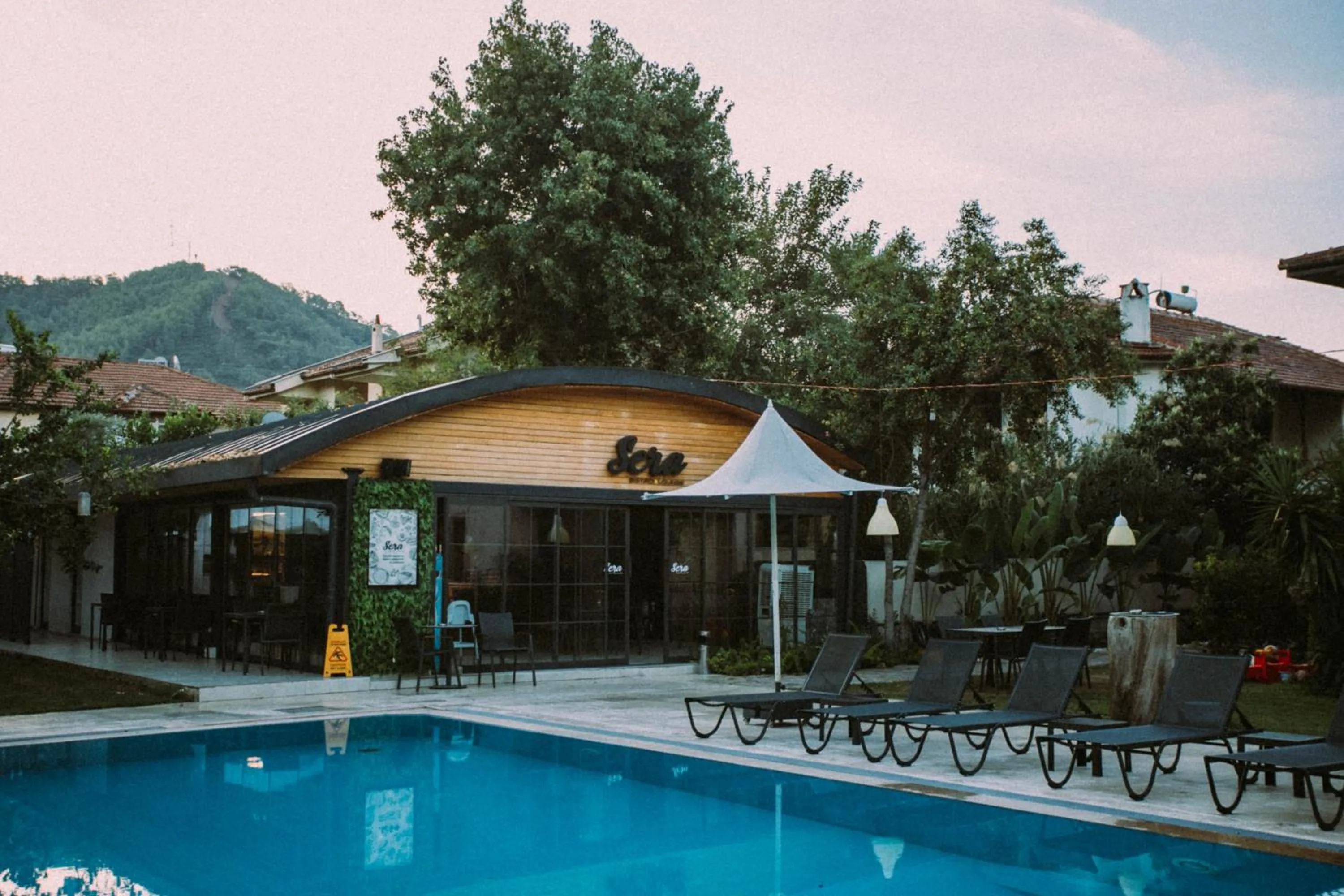 Restaurant/places to eat in Vira Suites Hotel