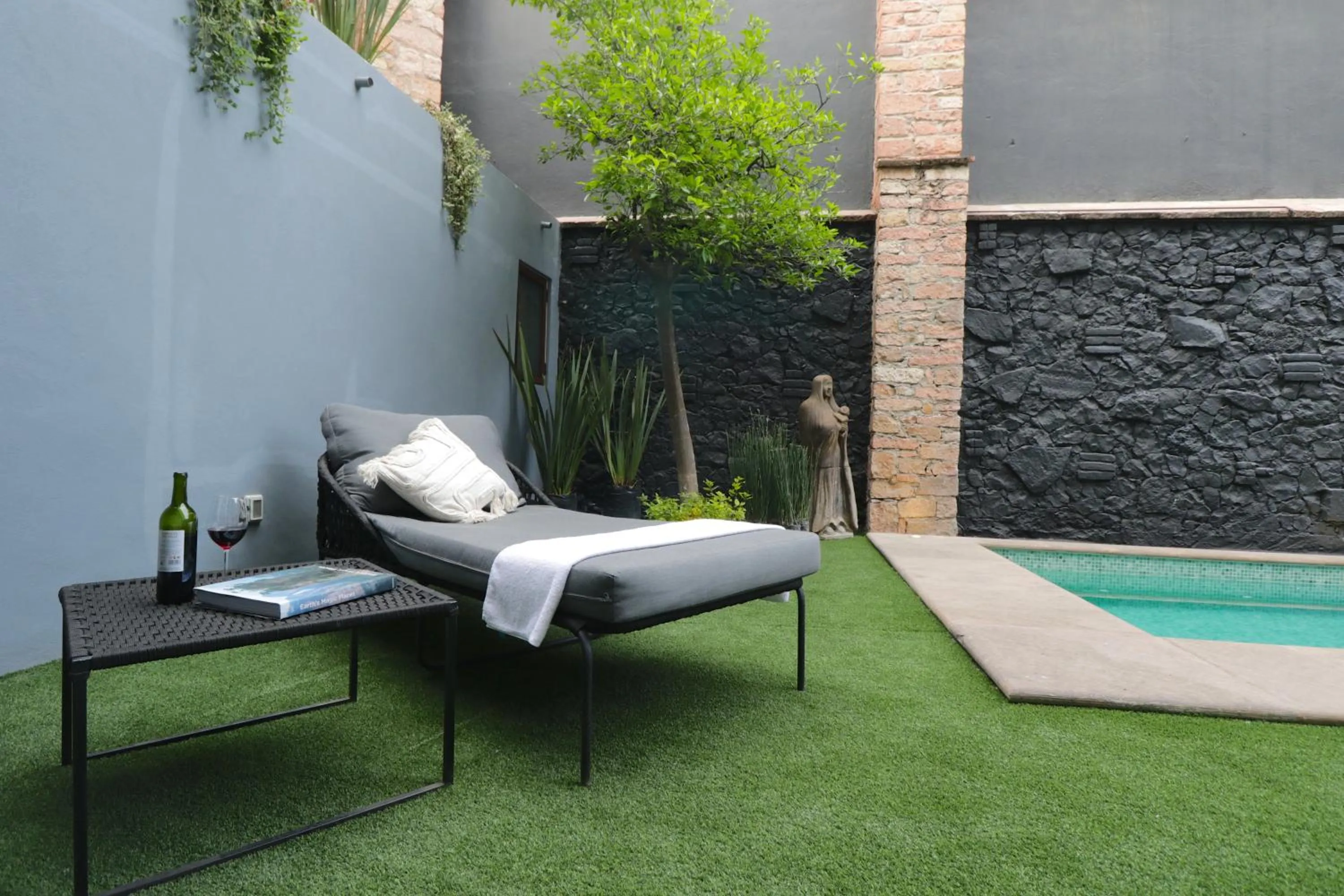 Swimming pool in Hotel Boutique Casa Loreta