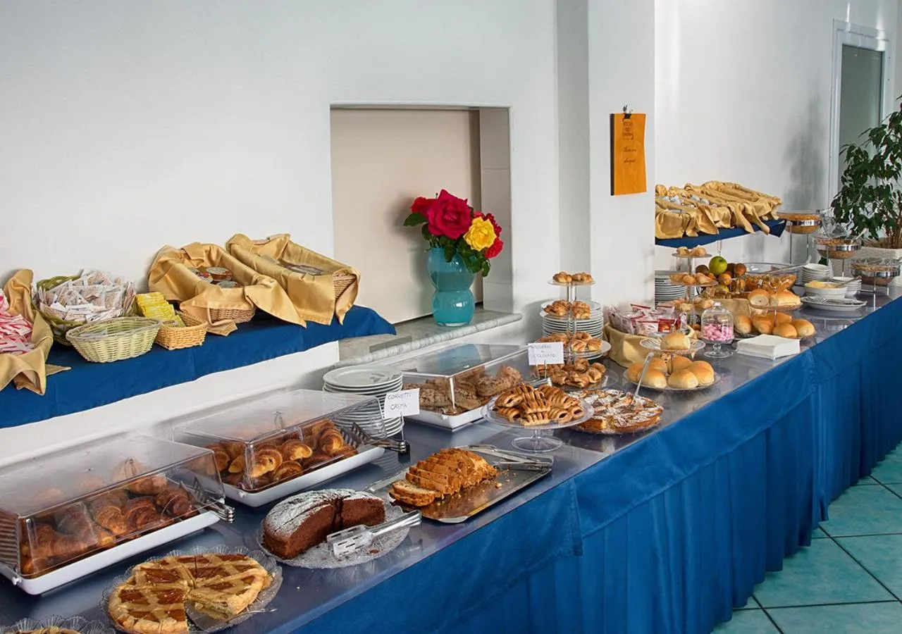 Food and drinks in Hotel Parco Cartaromana