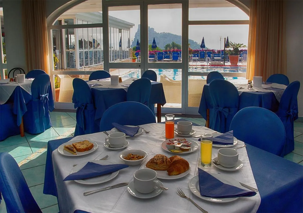 Restaurant/places to eat in Hotel Parco Cartaromana