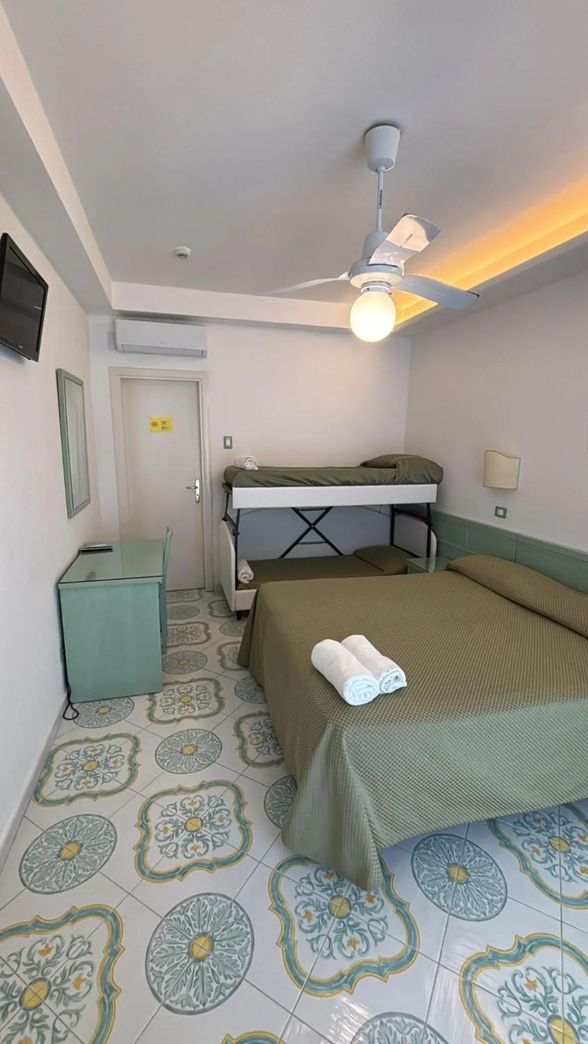 Bedroom, Bed in Hotel Parco Cartaromana