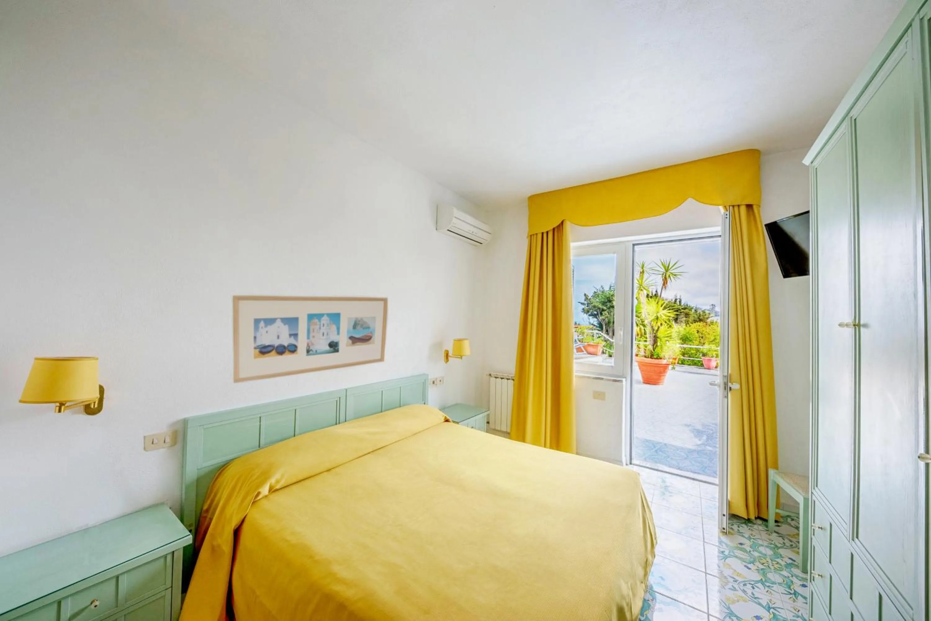 Decorative detail, Bed in Hotel Parco Cartaromana