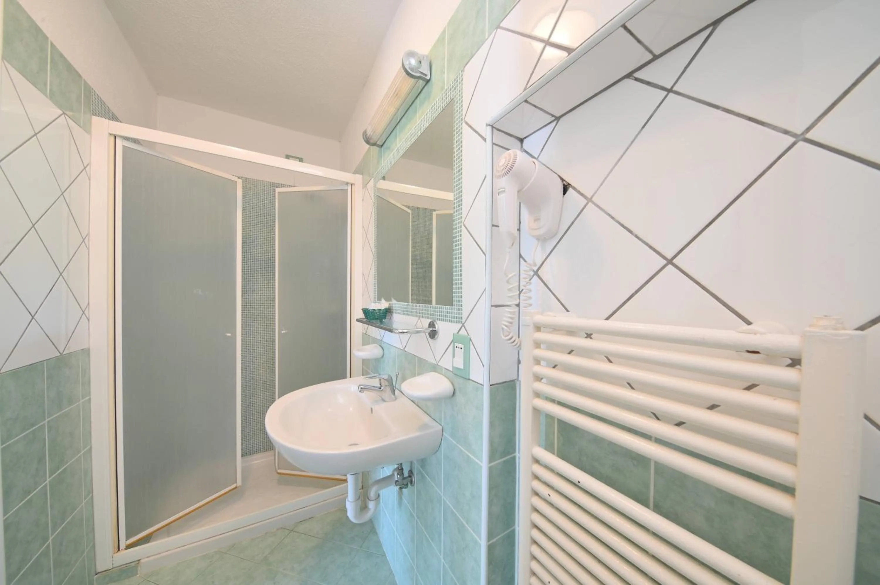 Shower in Hotel Parco Cartaromana