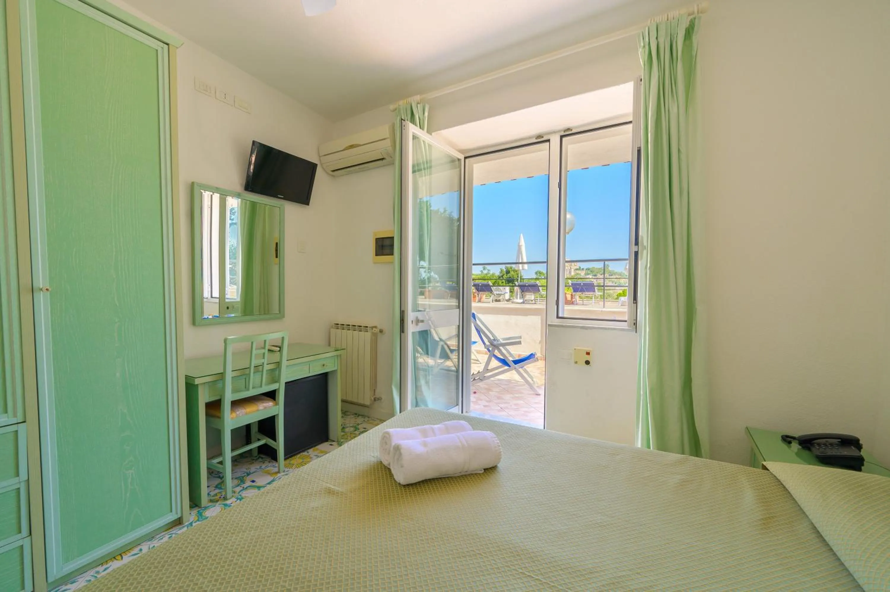 Bedroom, Bed in Hotel Parco Cartaromana