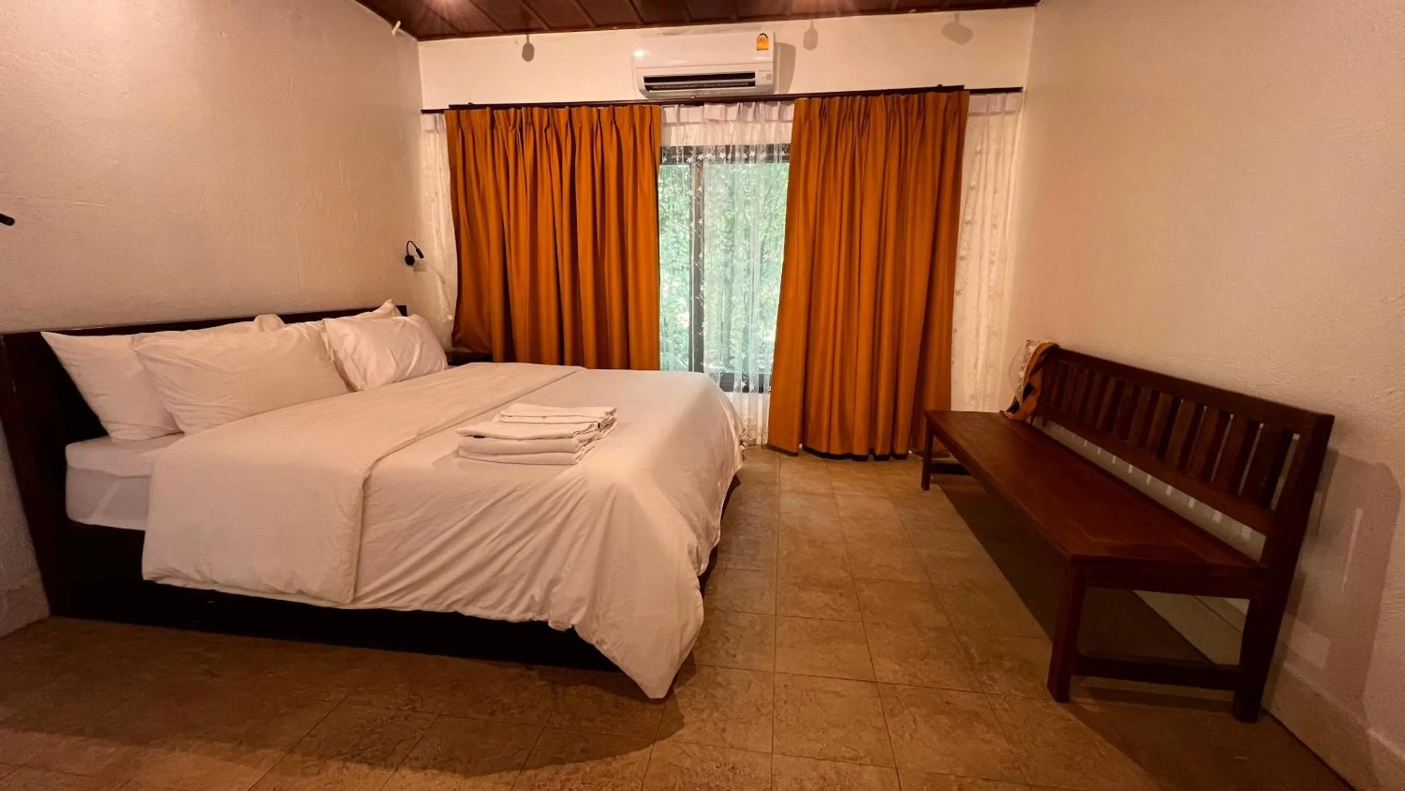 Bed in Kawarin Secret Hut Hotel and Resort