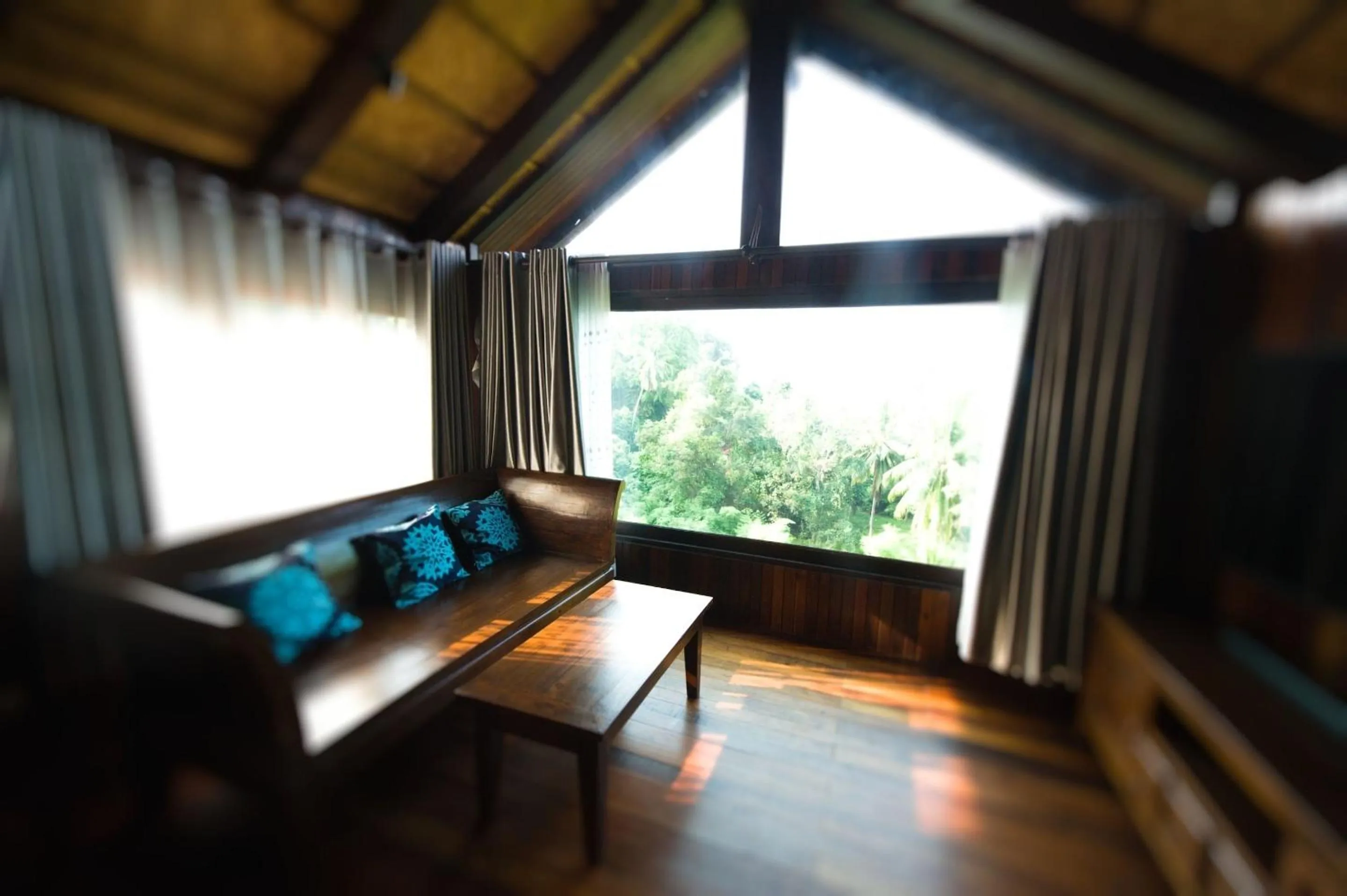 TV and multimedia in Kawarin Secret Hut Hotel and Resort