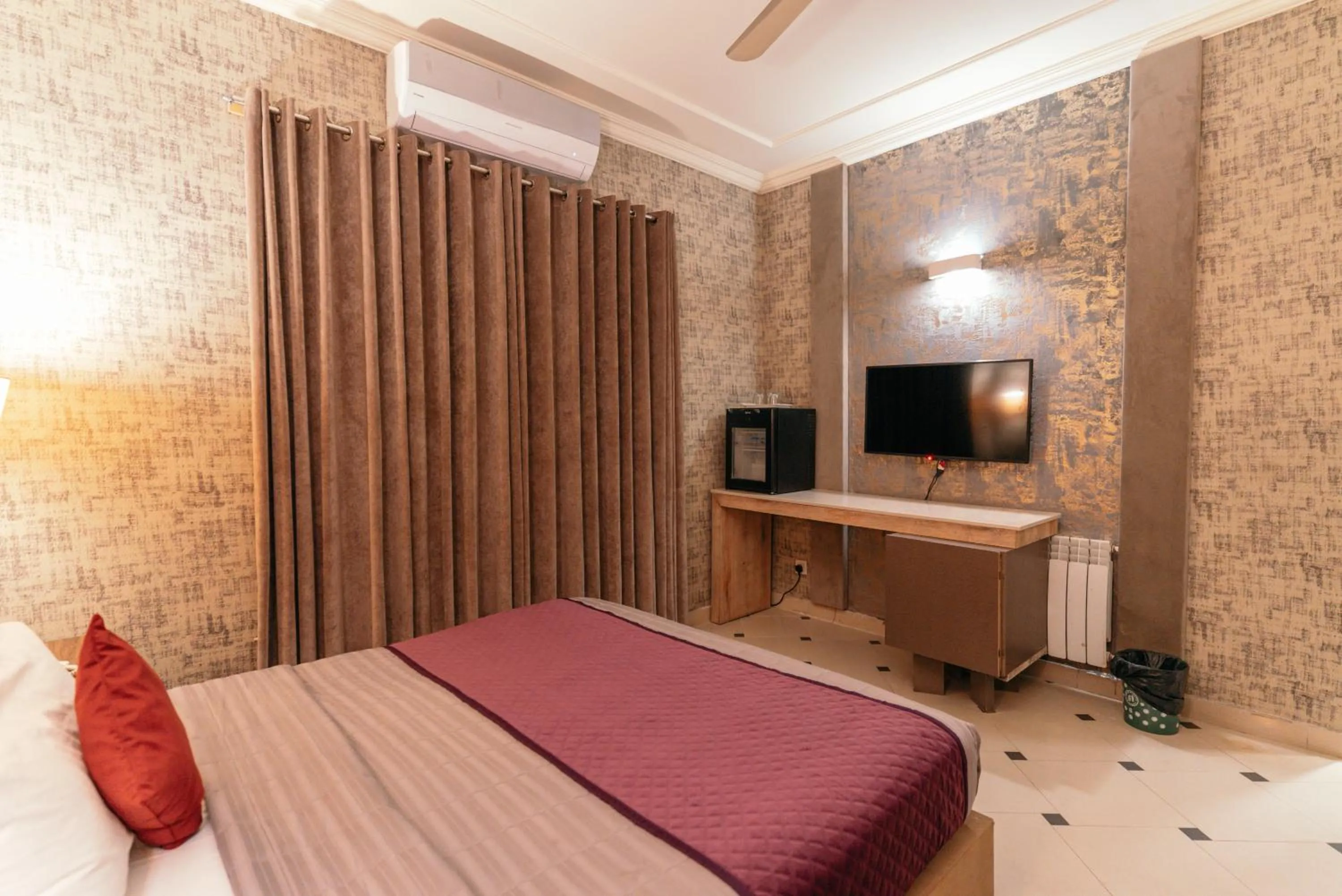 Bed in Shelton's Rezidor Islamabad