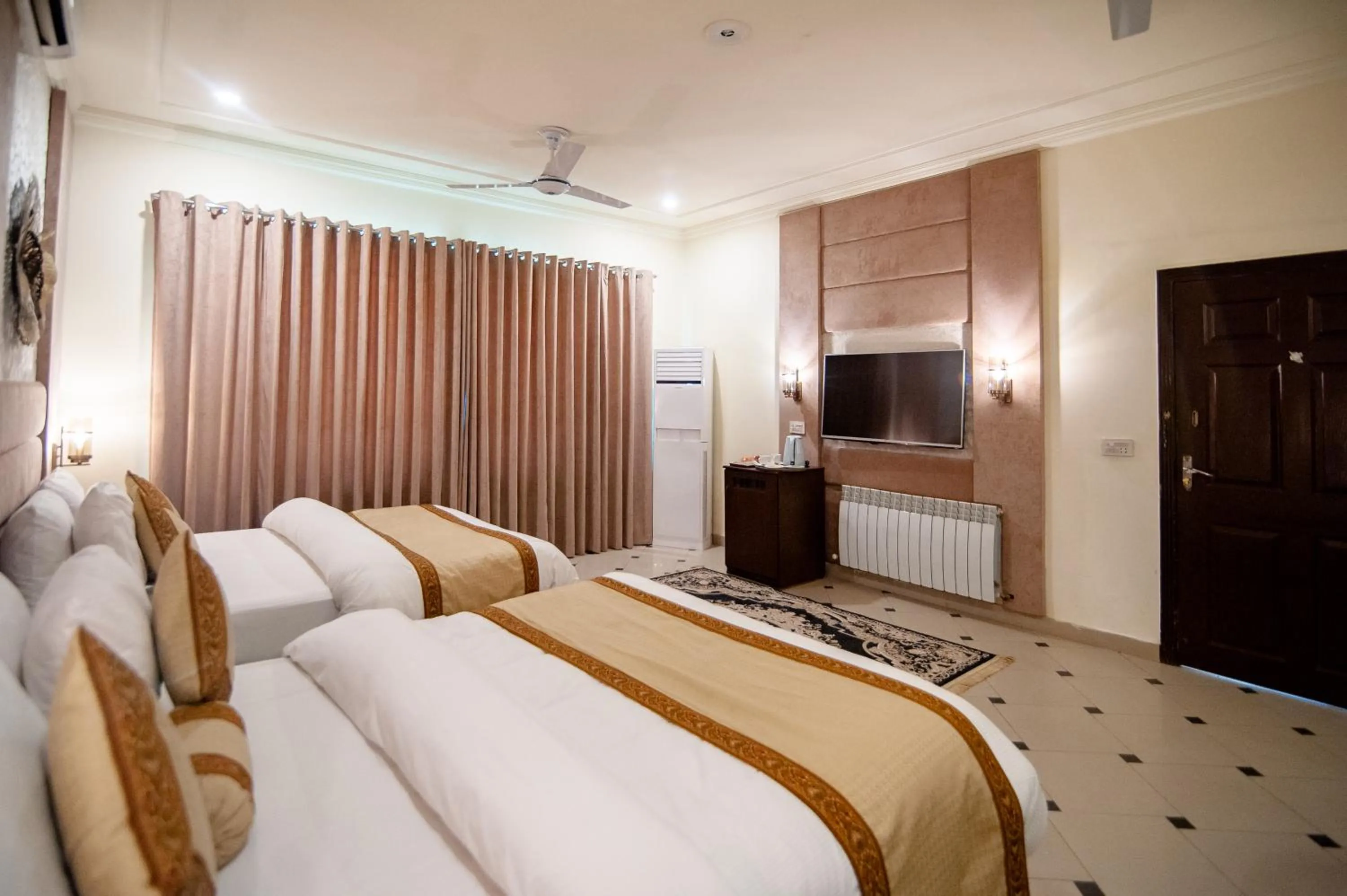 Bed in Shelton's Rezidor Islamabad