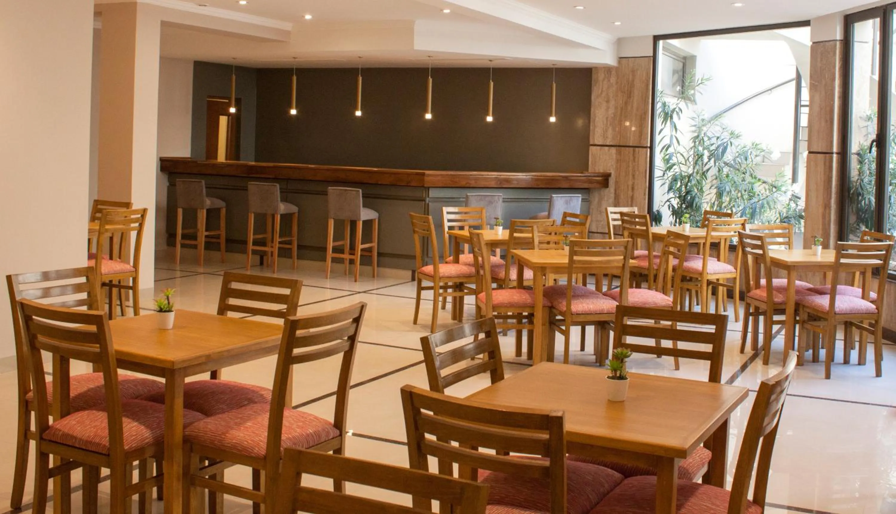 Restaurant/places to eat in HOTEL ROYAL PRINCESS