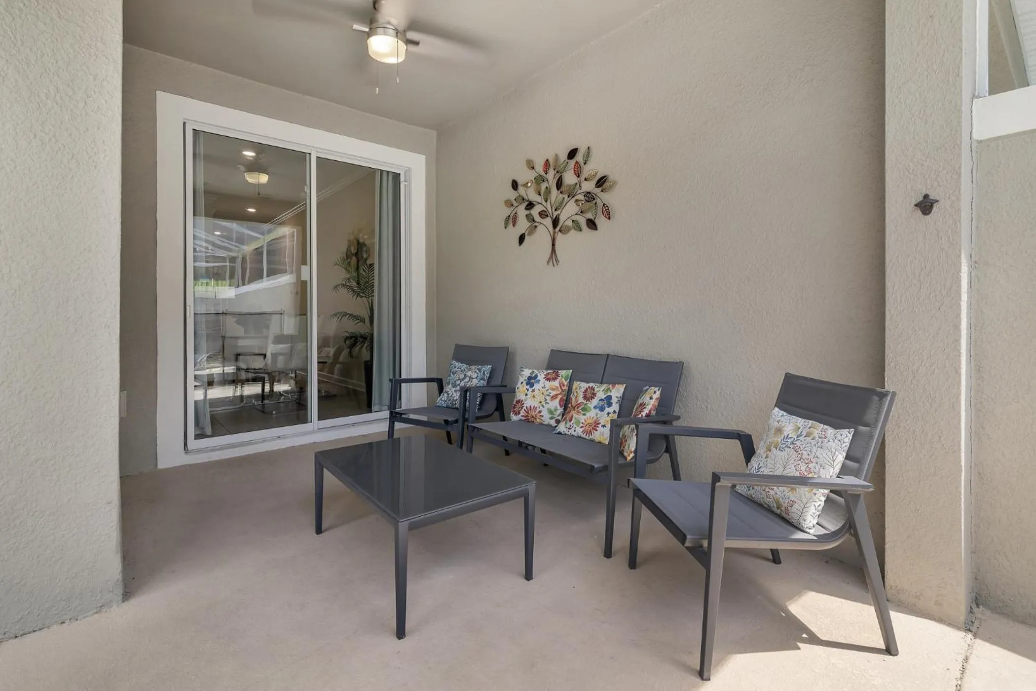 Patio in Fascinating 4 bedroom, walking distance to the waterpark