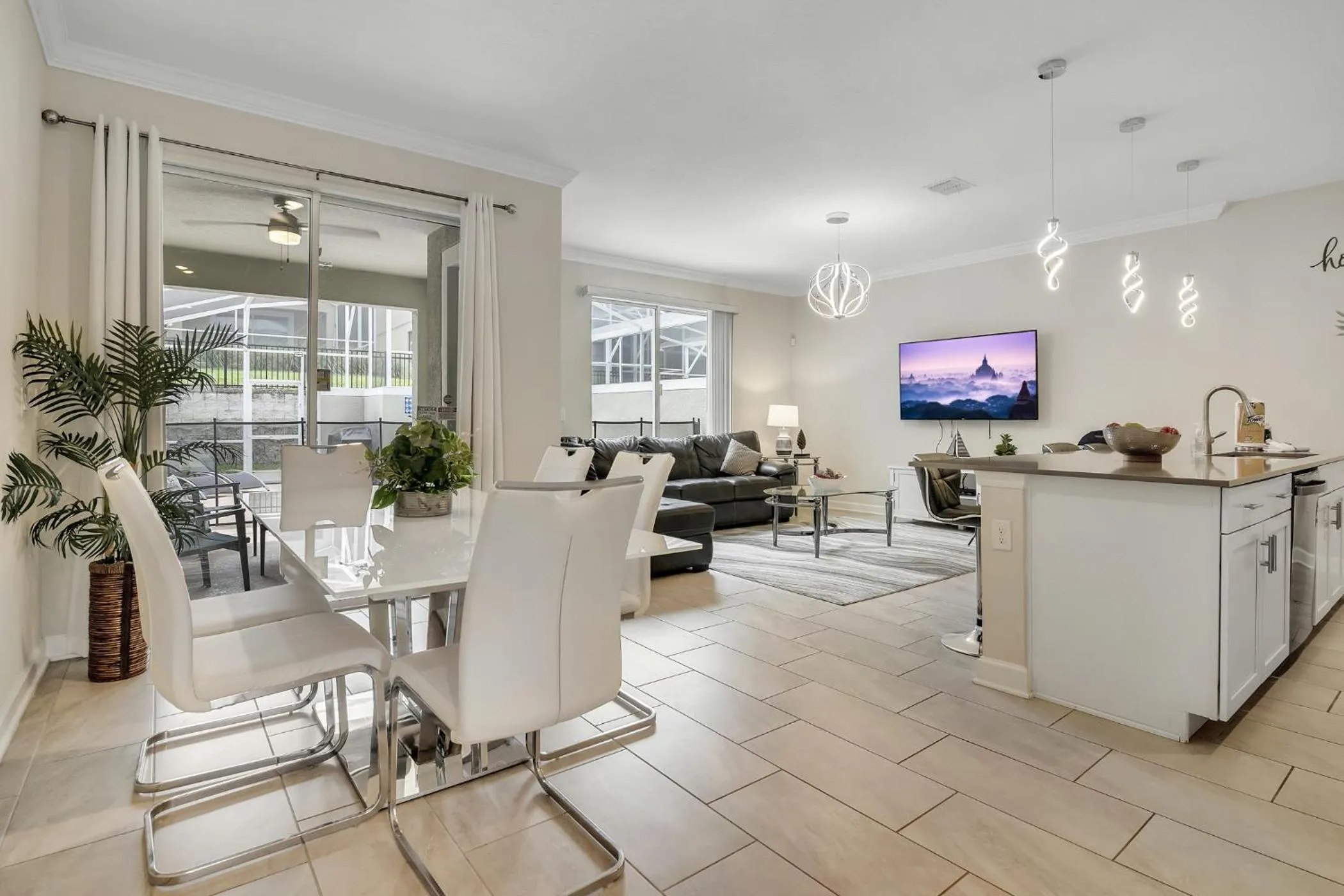 Dining area in Fascinating 4 bedroom, walking distance to the waterpark