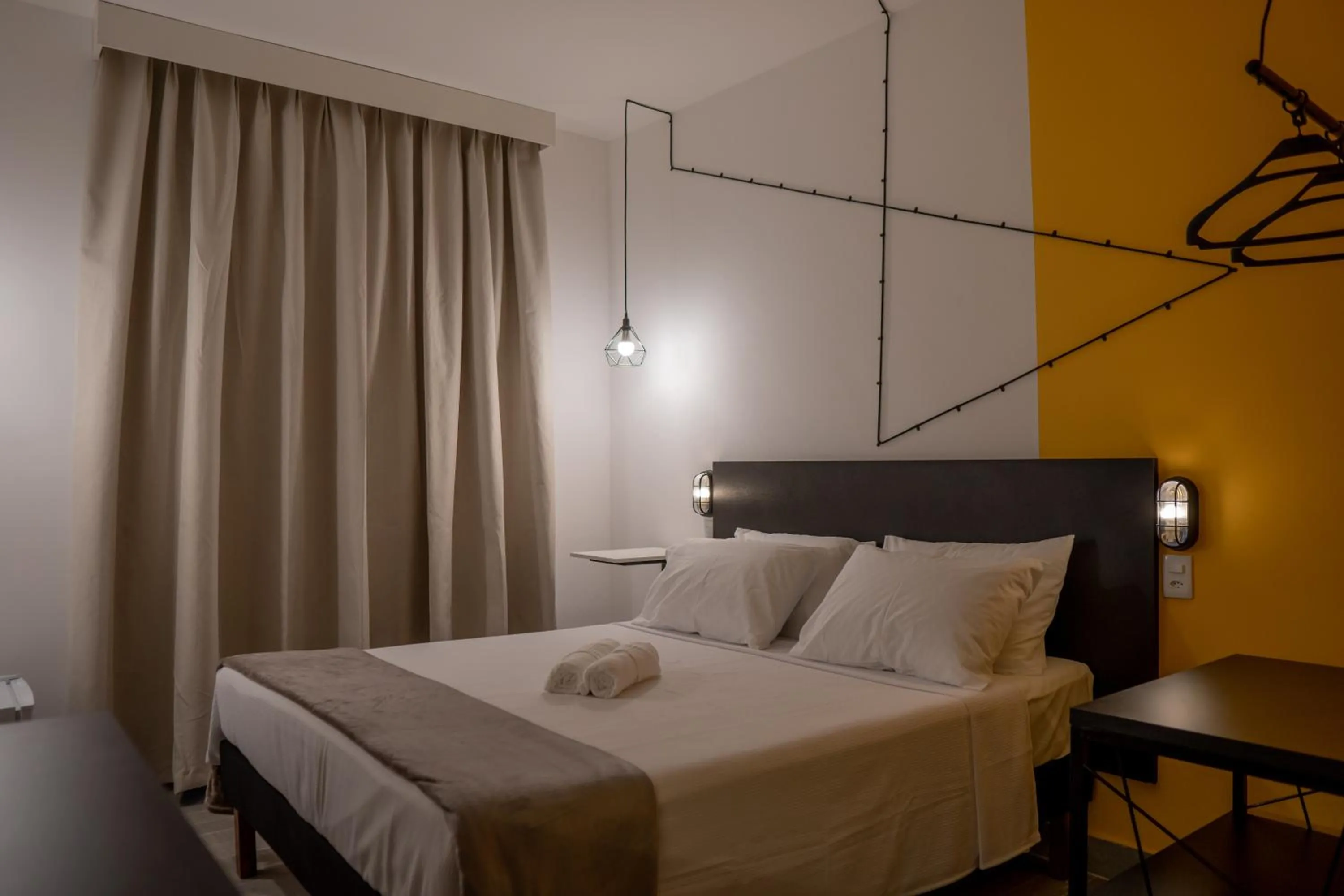 Bedroom, Bed in Front Comfort Teófilo Otoni