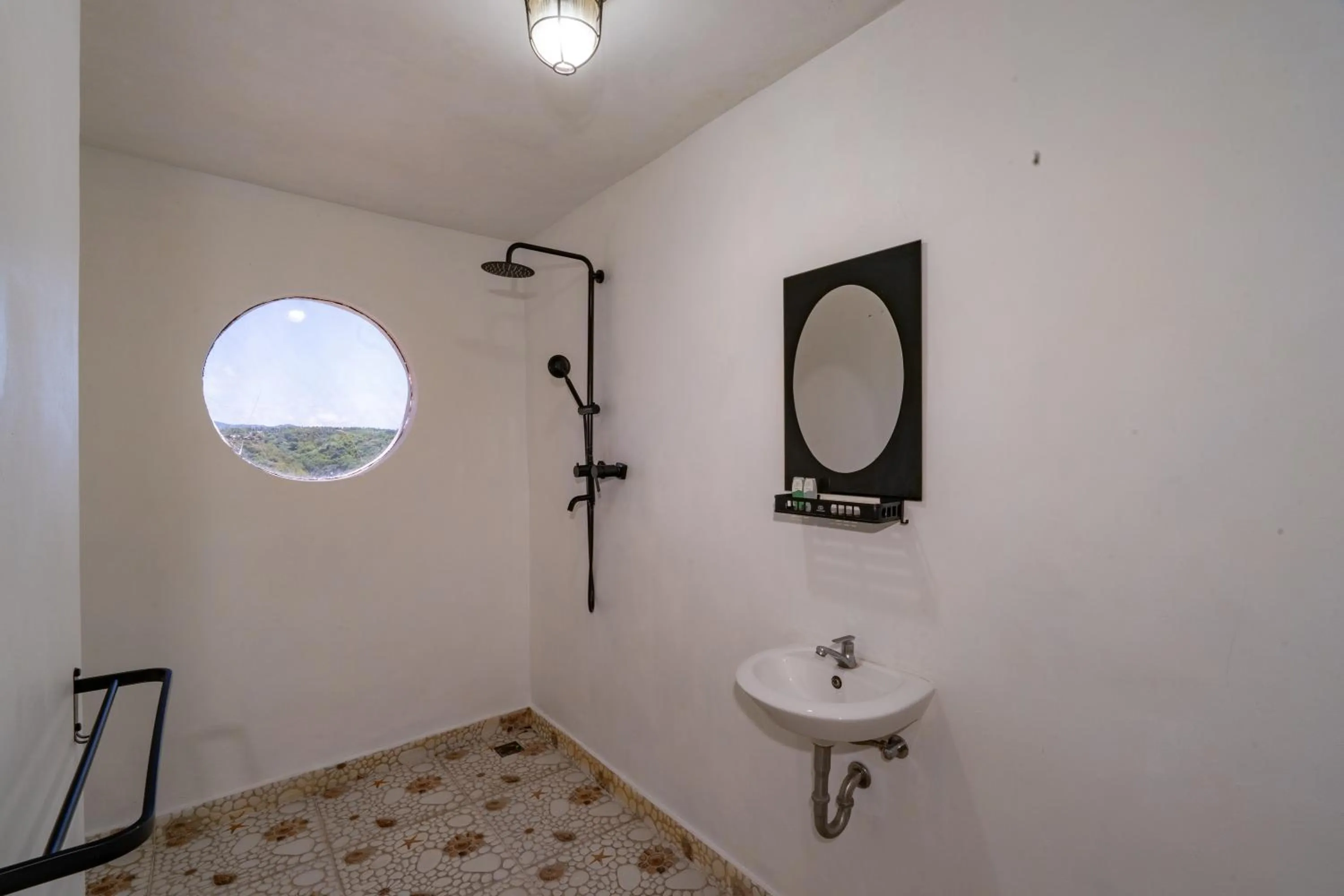 Shower in Butterfly Villas Nusa Ceningan